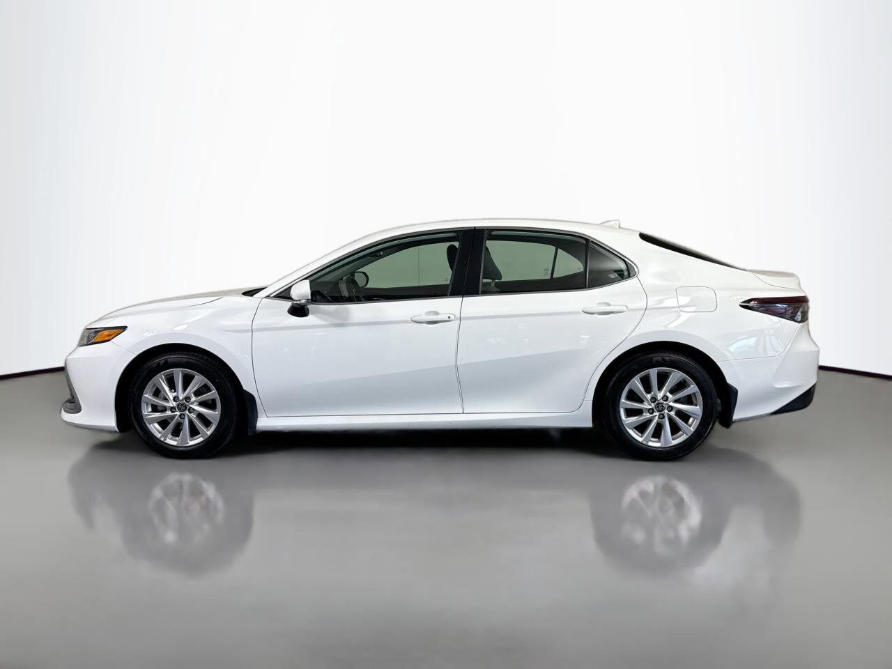 2023 Toyota Camry LE photo 2