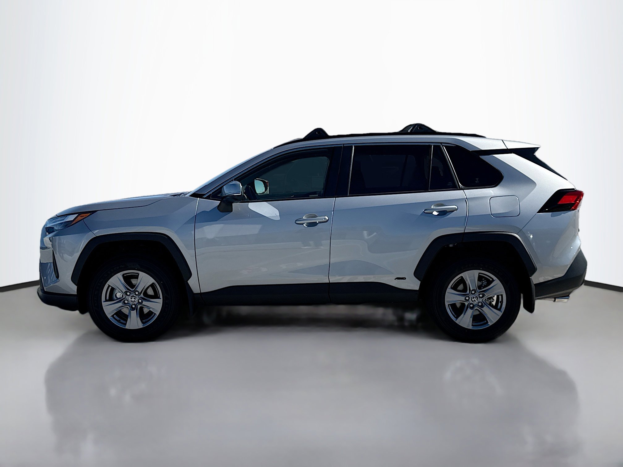 2025 Toyota RAV4 Hybrid LE photo 3