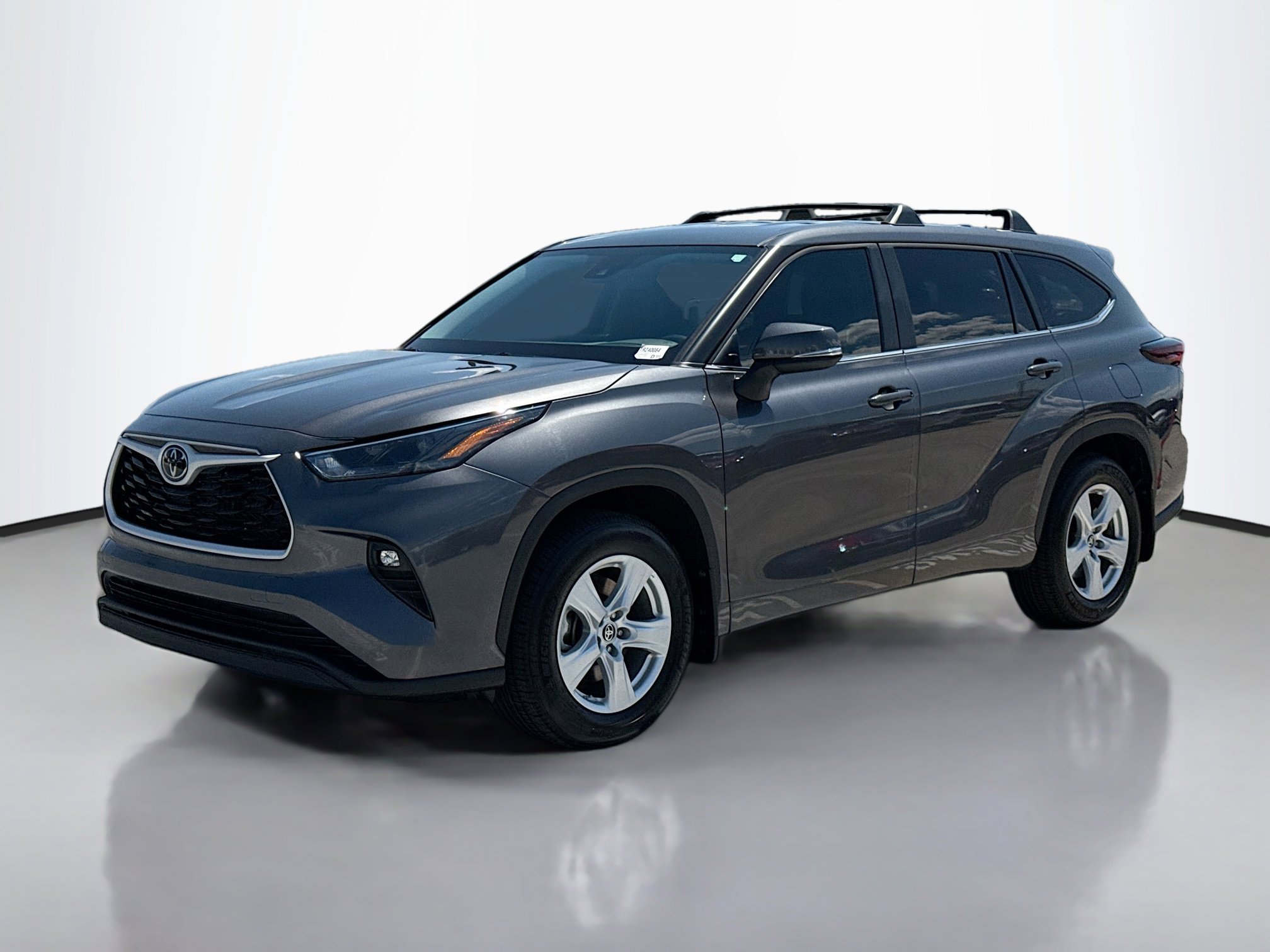 2024 Toyota Highlander LE photo 2