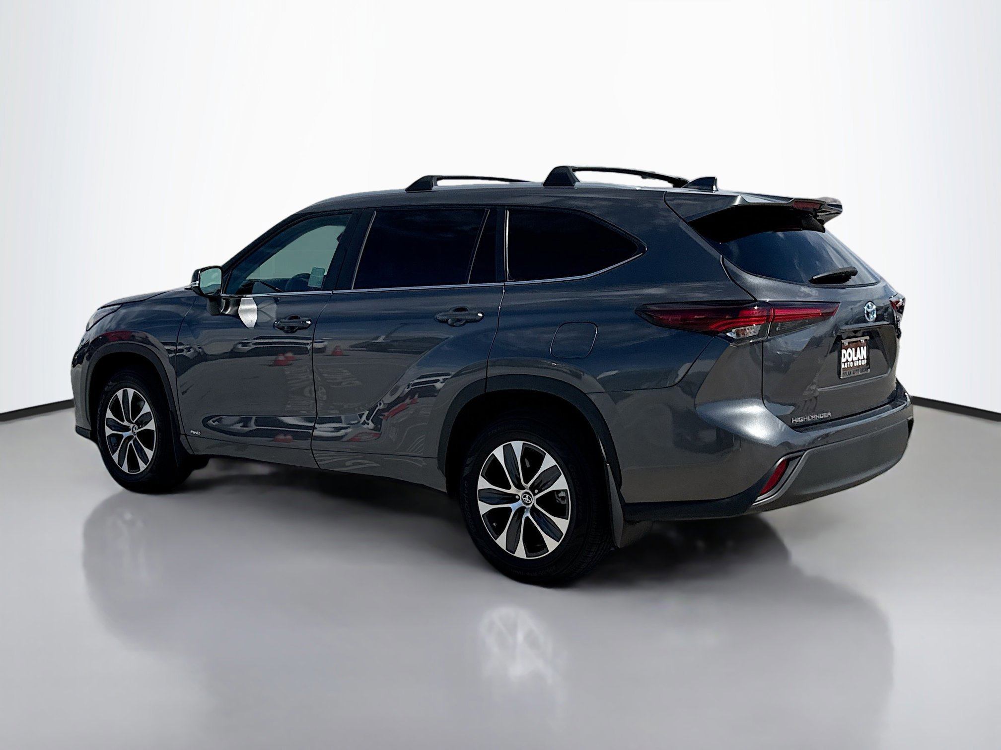 2024 Toyota Highlander Hybrid XLE photo 3
