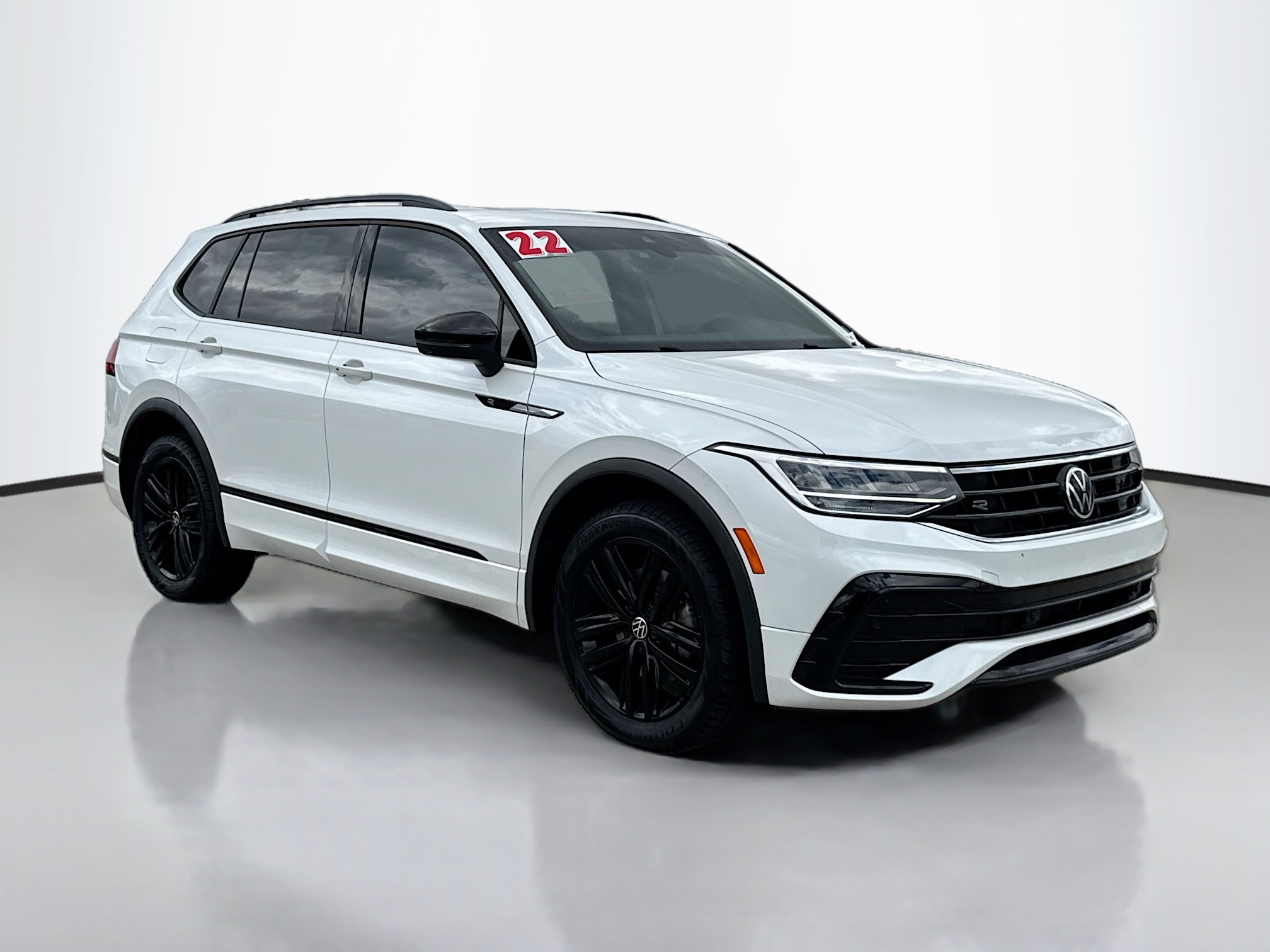 2022 Volkswagen Tiguan 2.0T SE R-Line Black's photo
