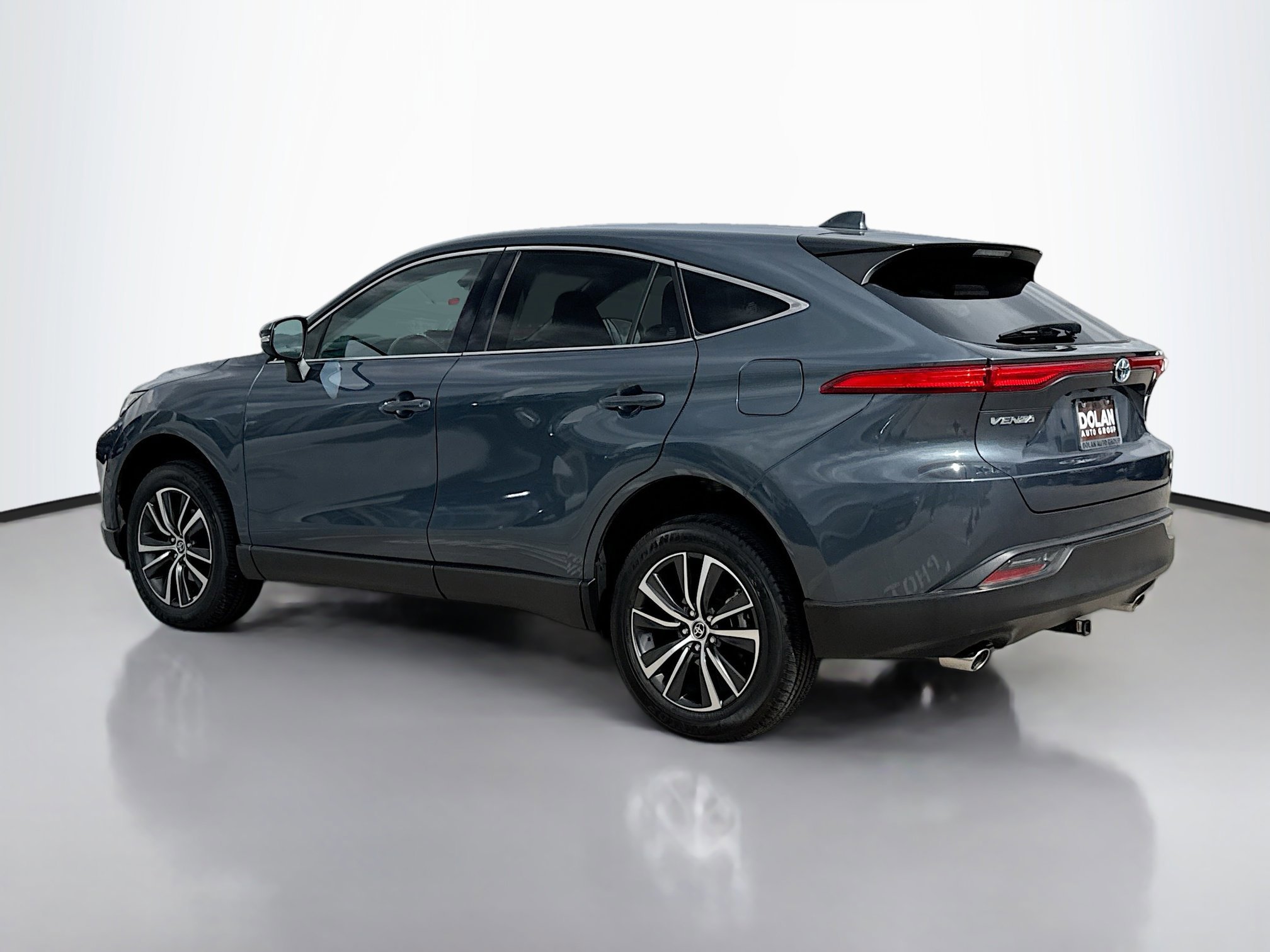 2023 Toyota Venza LE photo 3