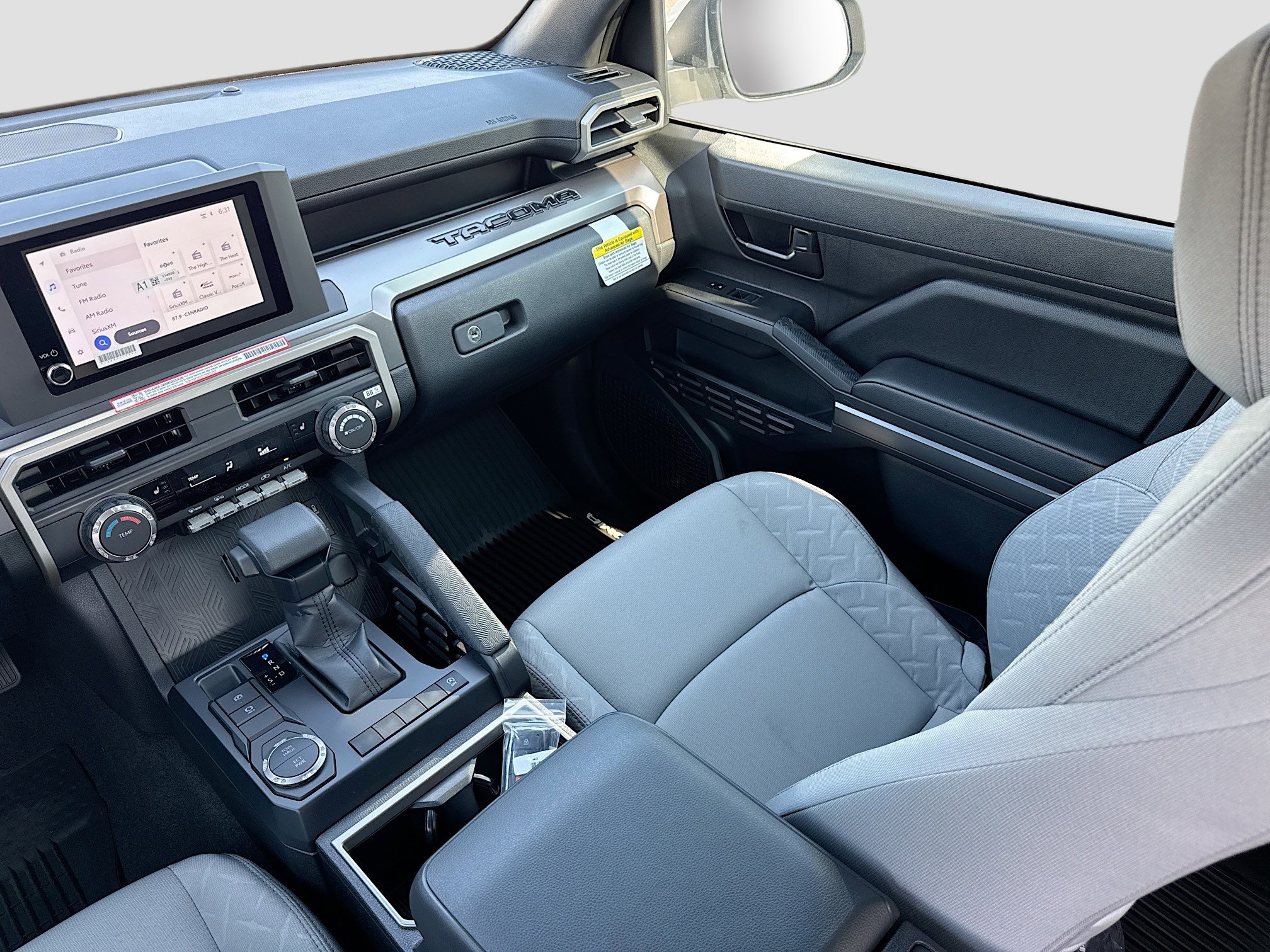 2025 Toyota Tacoma SR5 - Photo 27