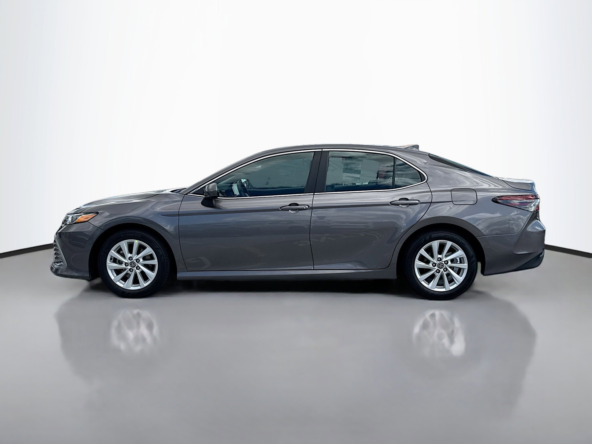 2023 Toyota Camry LE photo 2