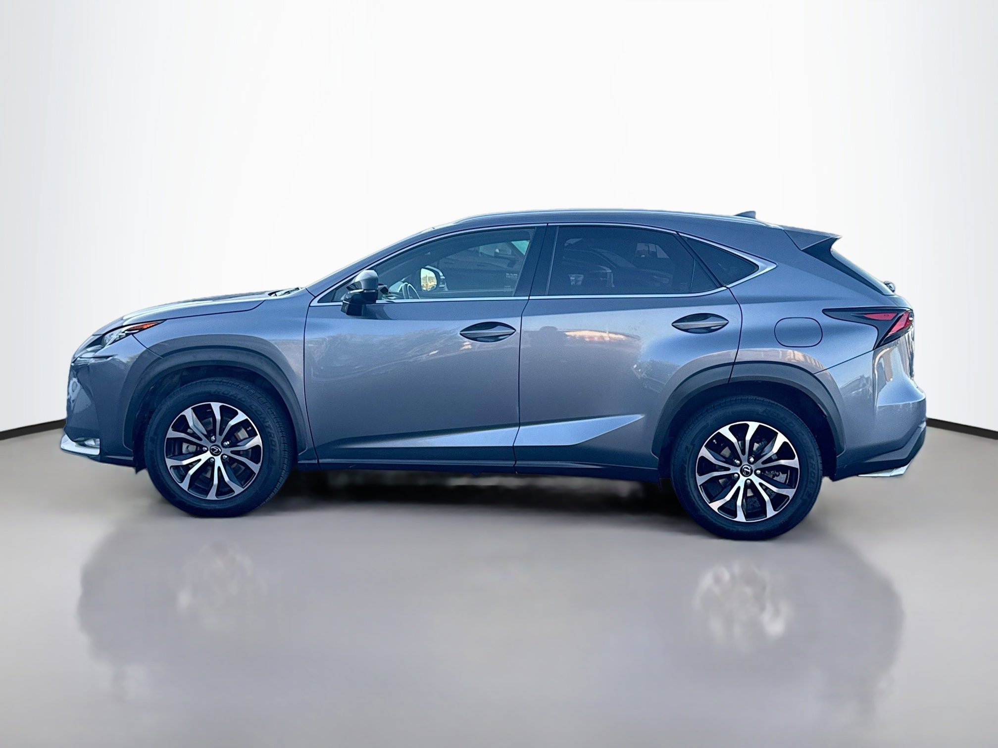 2016 Lexus NX 200t Luxury photo 3