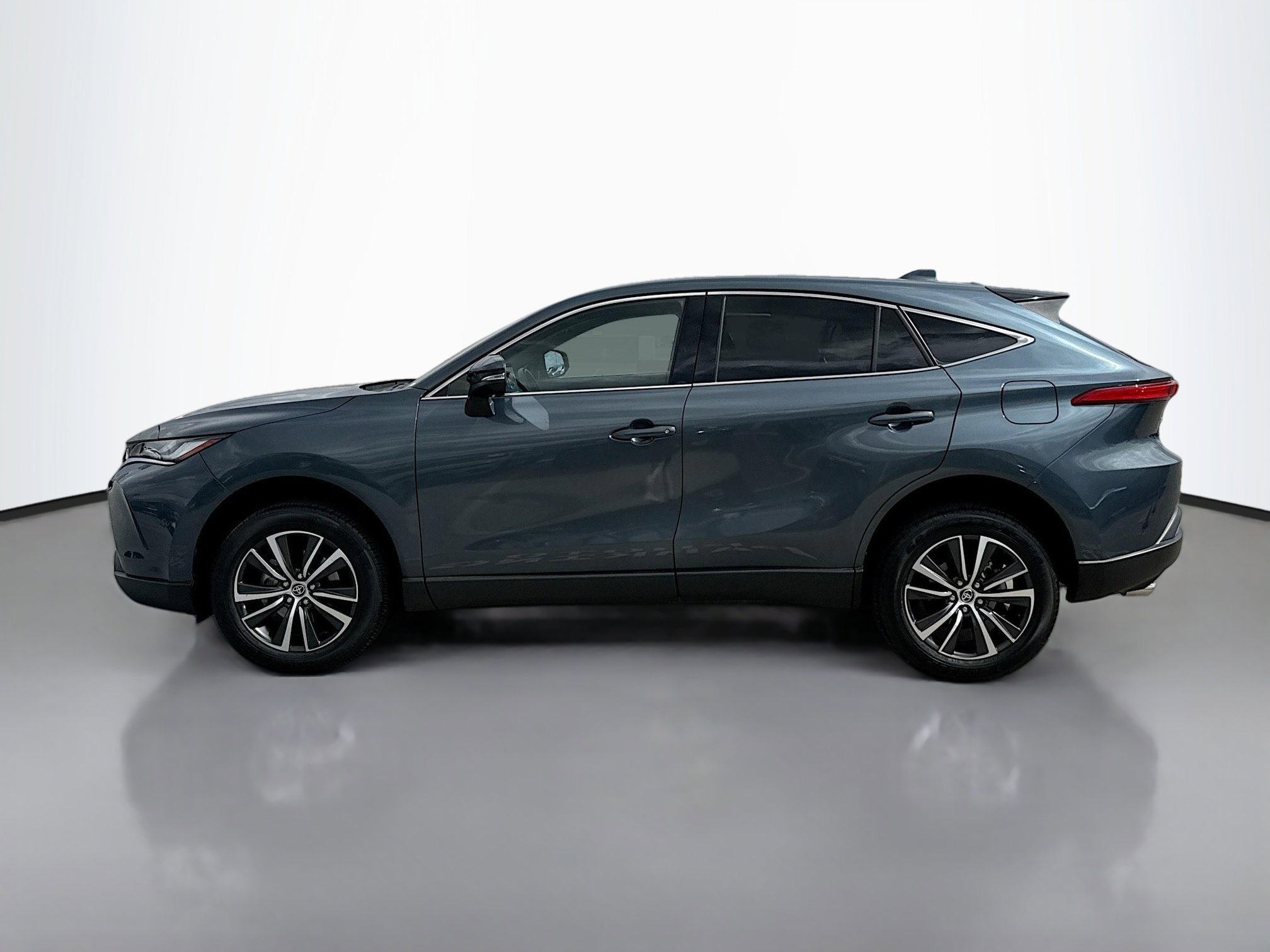2023 Toyota Venza LE photo 2