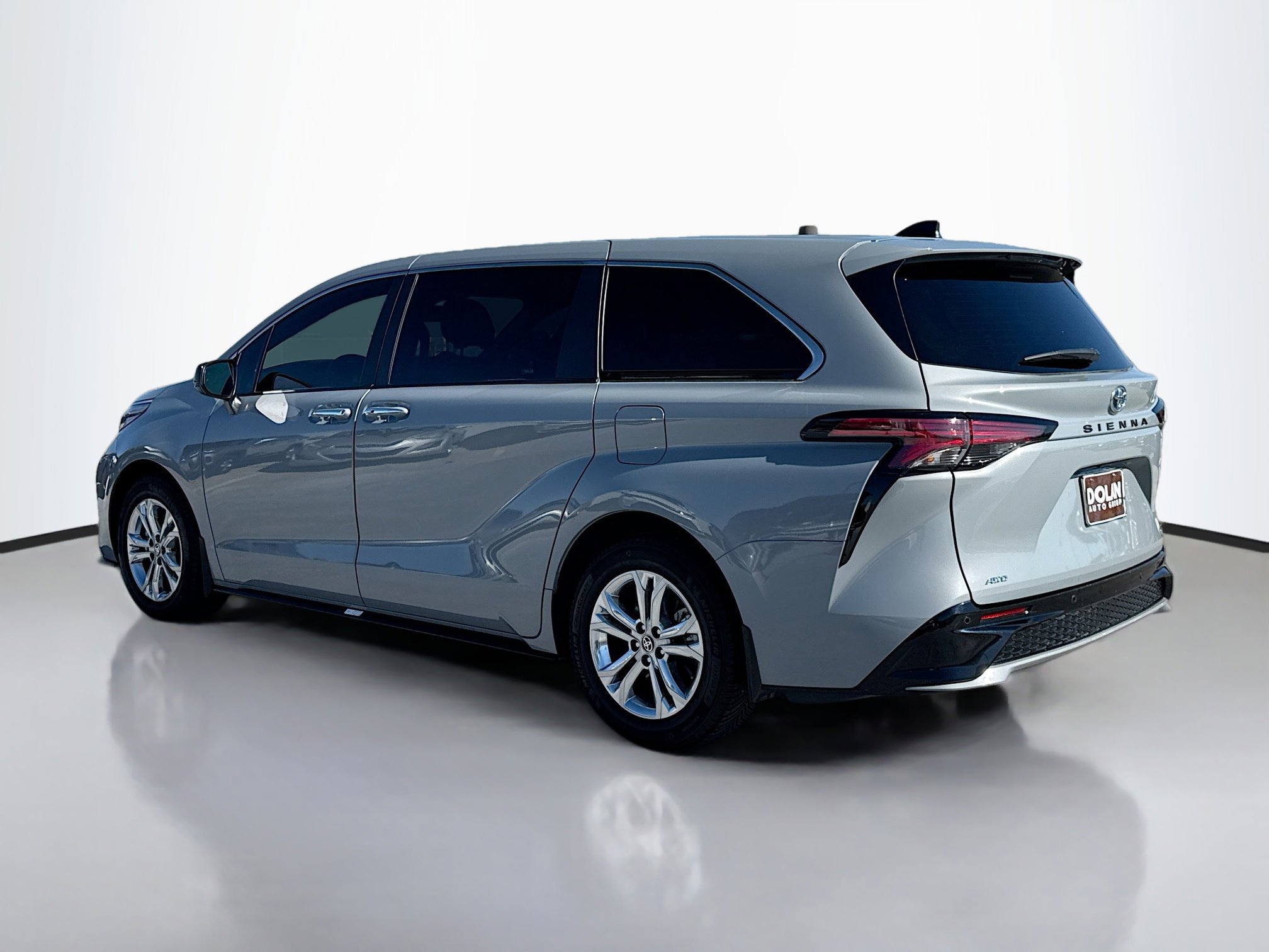 2023 Toyota Sienna XSE photo 3