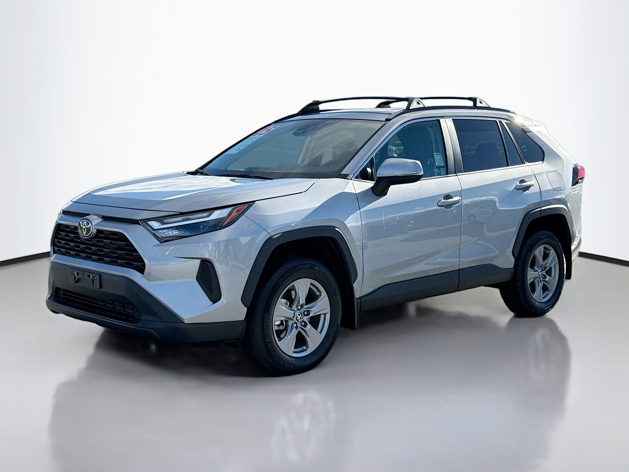 2025 Toyota RAV4 XLE photo 2