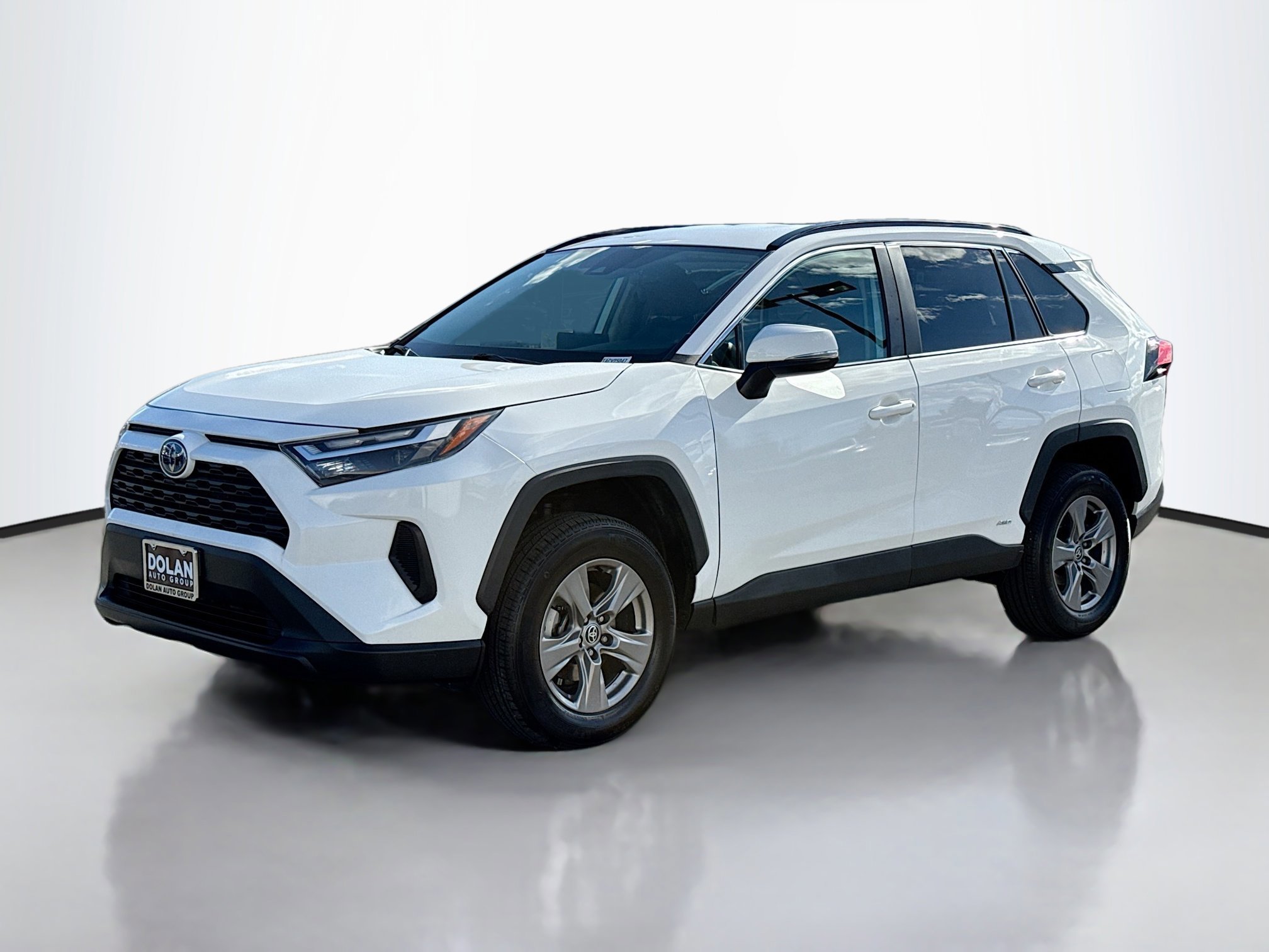 2024 Toyota RAV4 Hybrid XLE photo 4