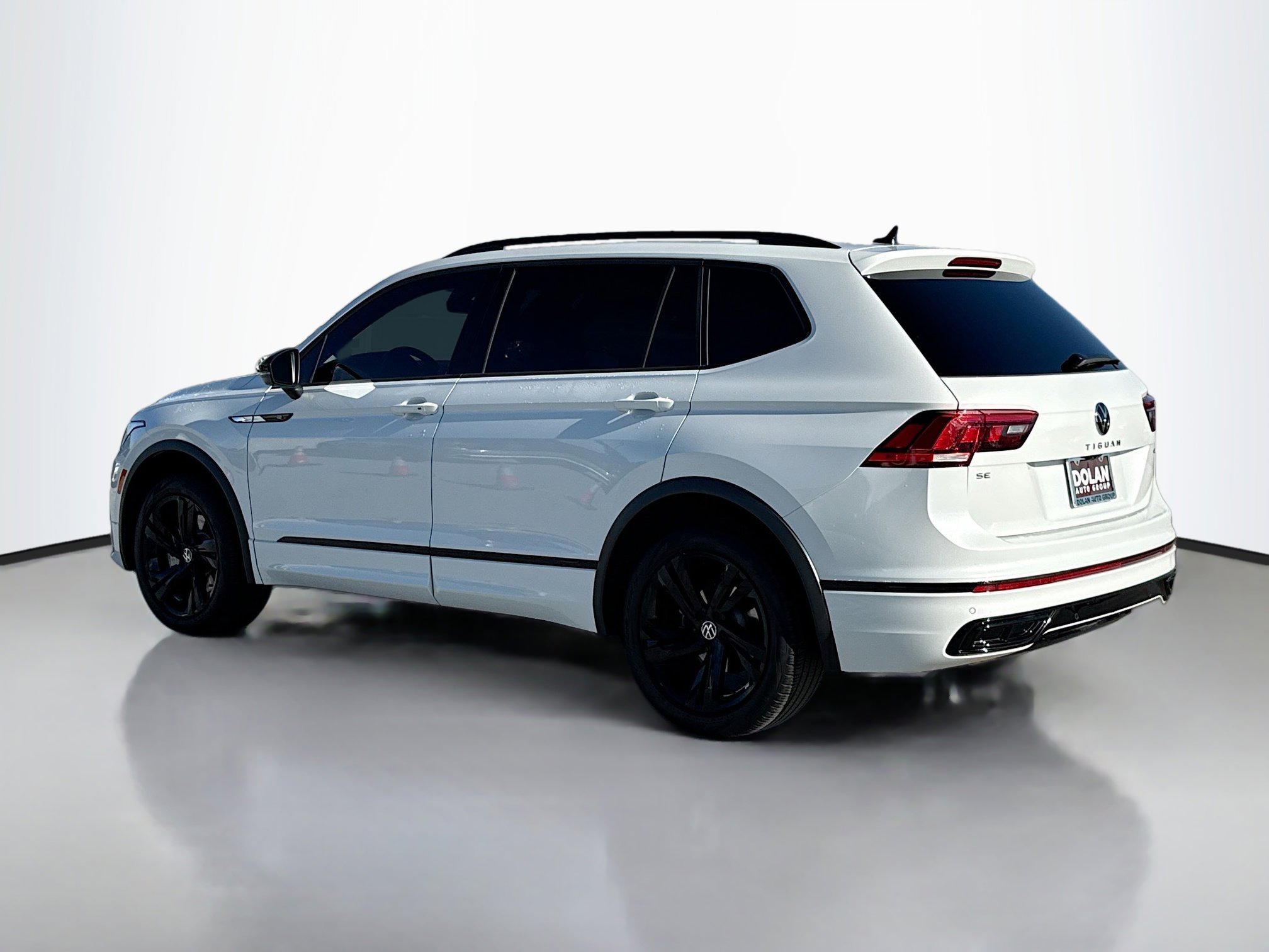 2024 Volkswagen Tiguan SE R-Line Black photo 4