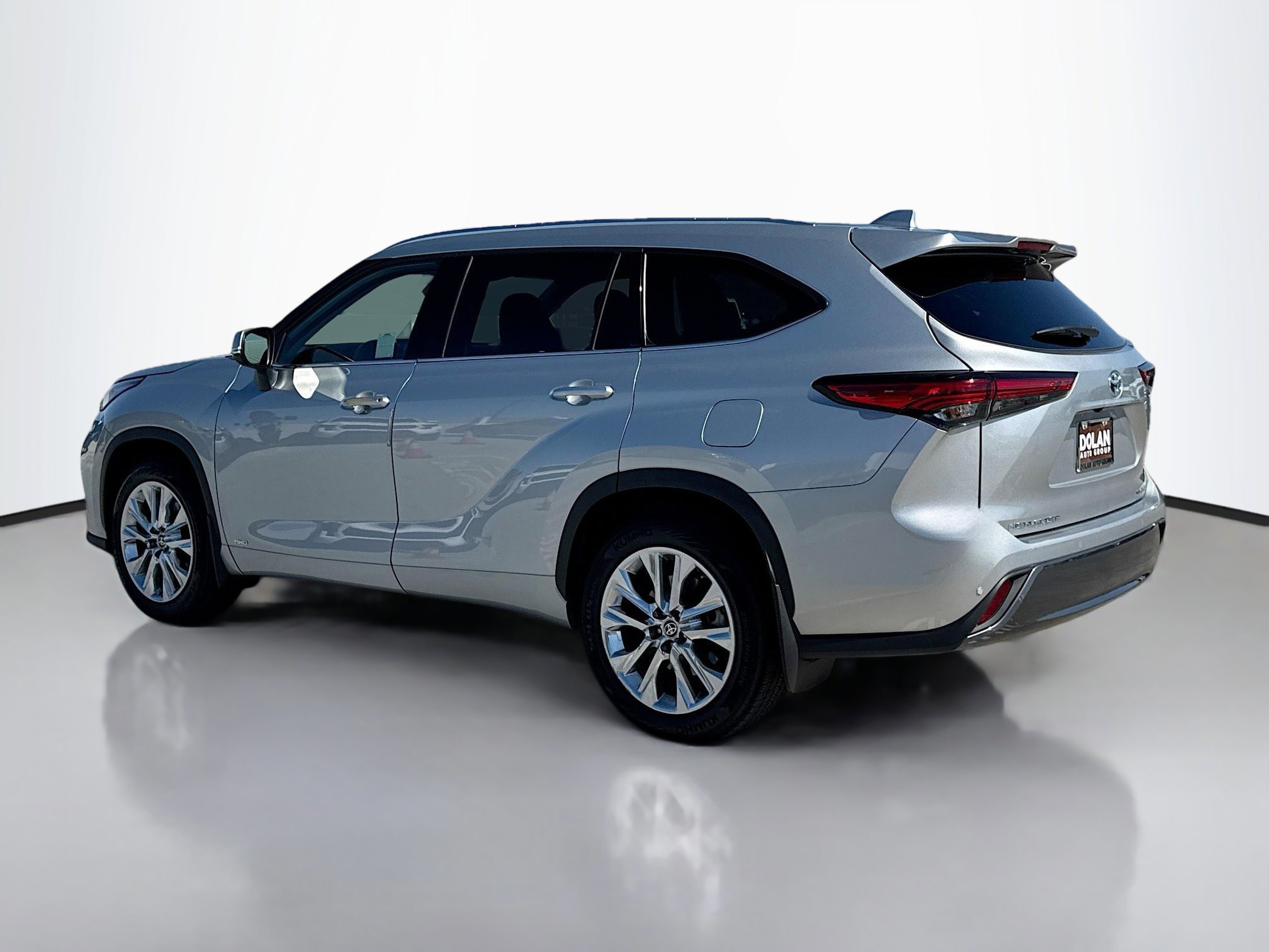 2023 Toyota Highlander Hybrid Limited photo 3