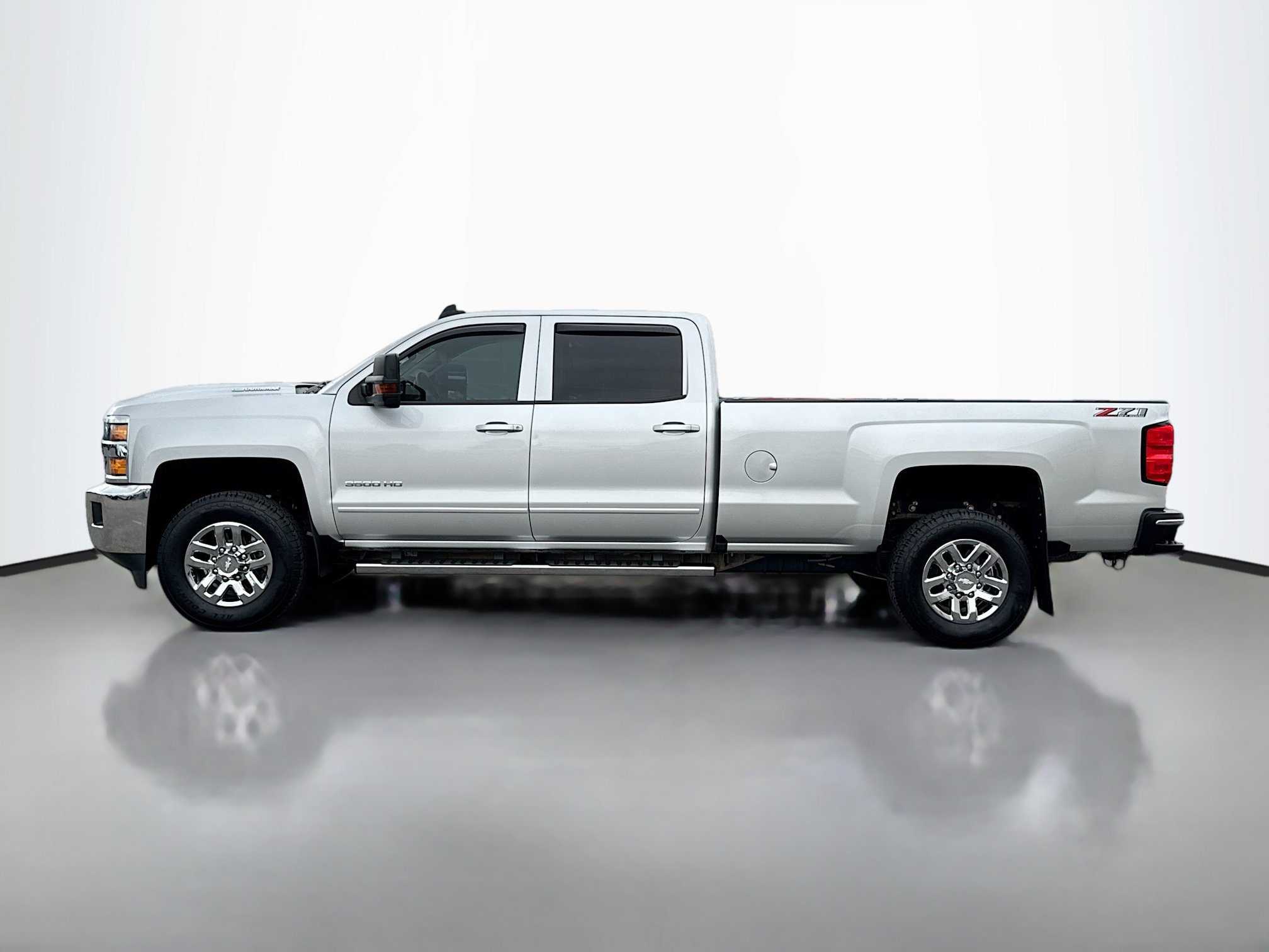 2019 Chevrolet Silverado 3500HD LT photo 2