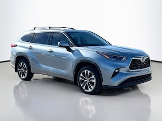 Used 2022 Toyota Highlander XLE SUV for sale in Reno, NV