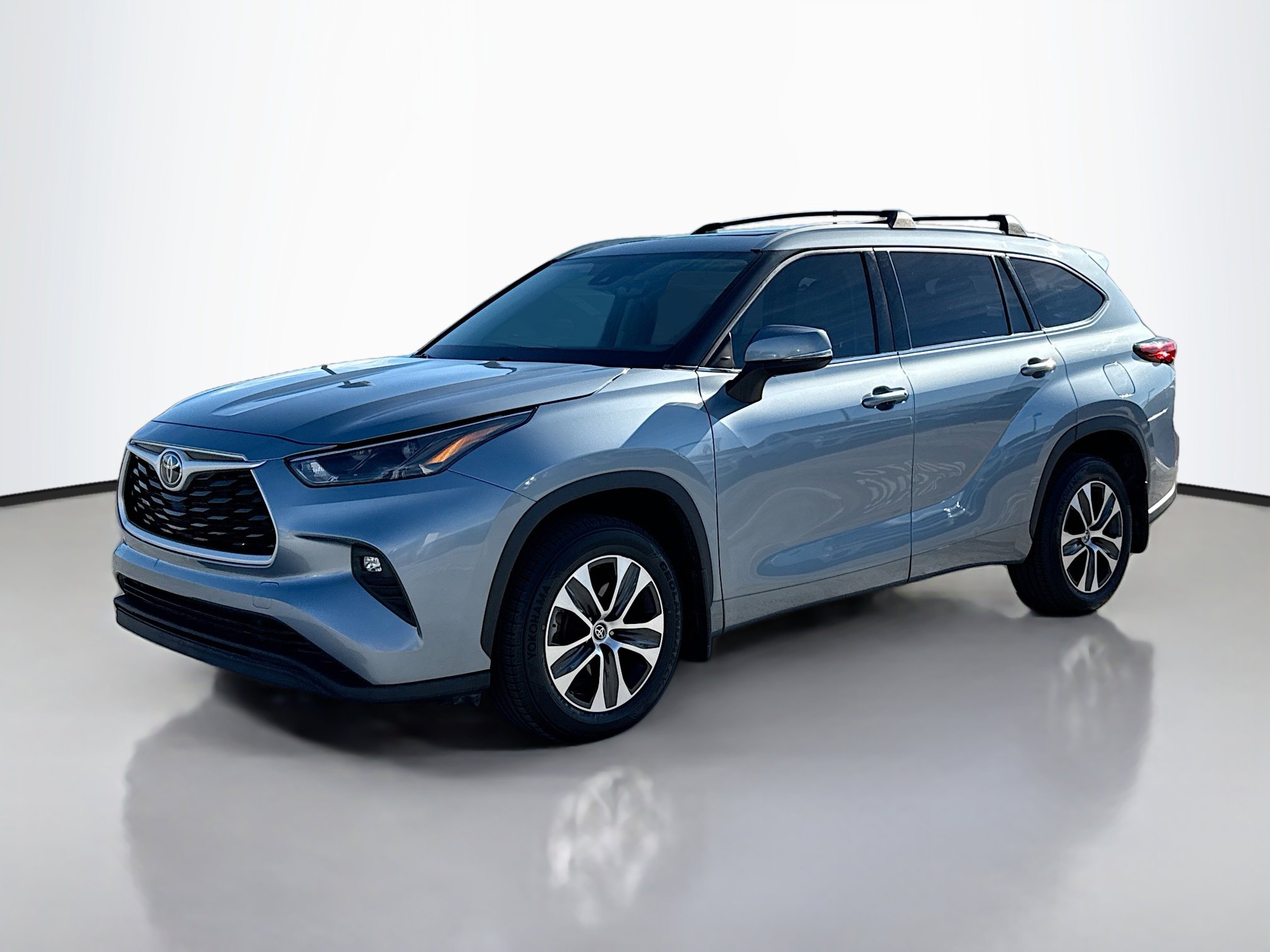 2022 Toyota Highlander XLE photo 2