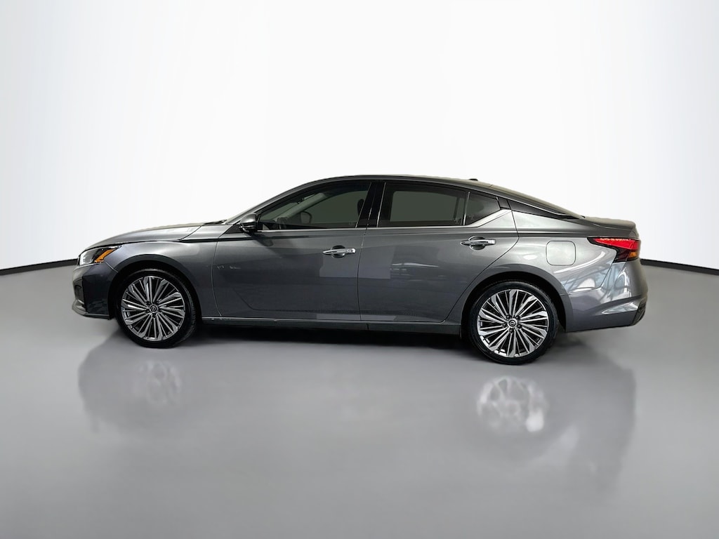 Used 2025 Nissan Altima 2.5 SL Sedan