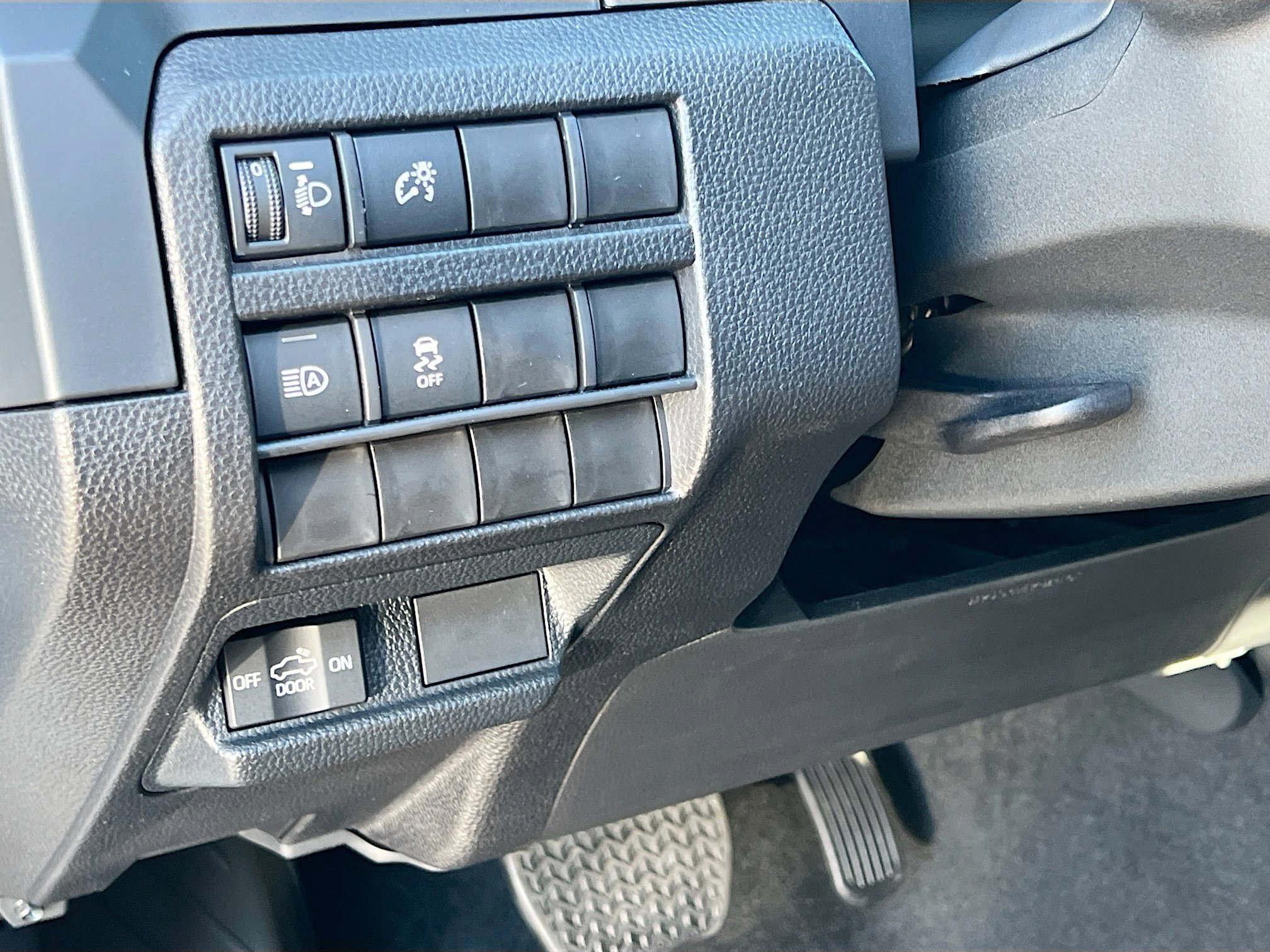 2025 Toyota Tacoma SR - Photo 22