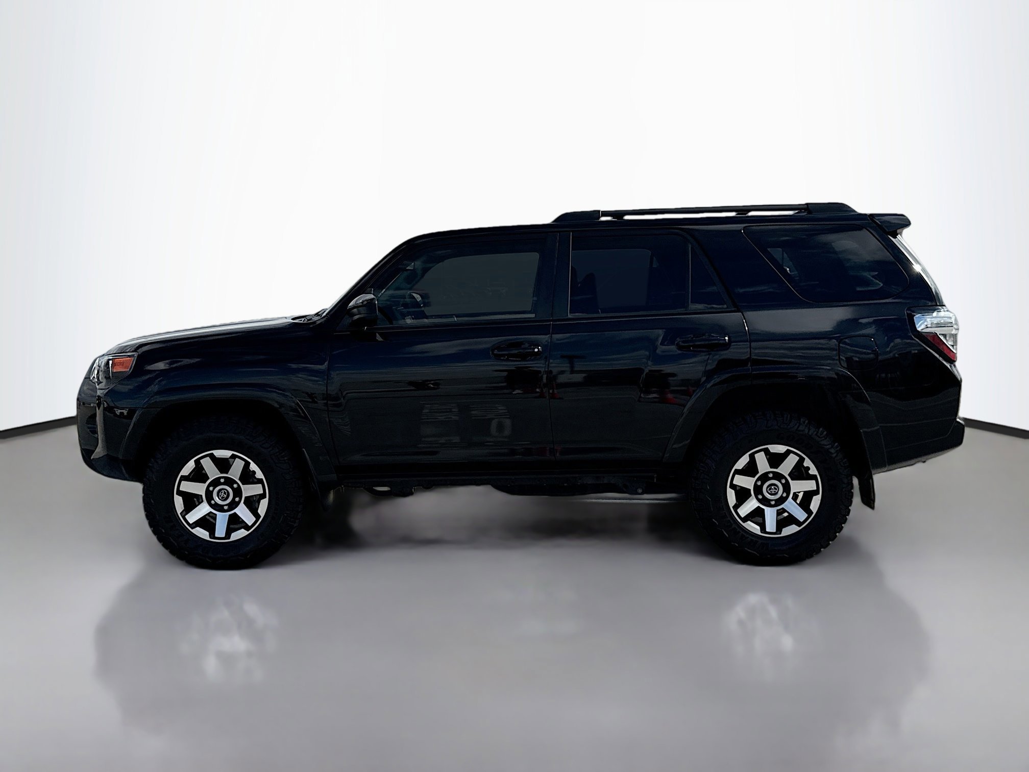 2022 Toyota 4Runner SR5 Trail photo 2