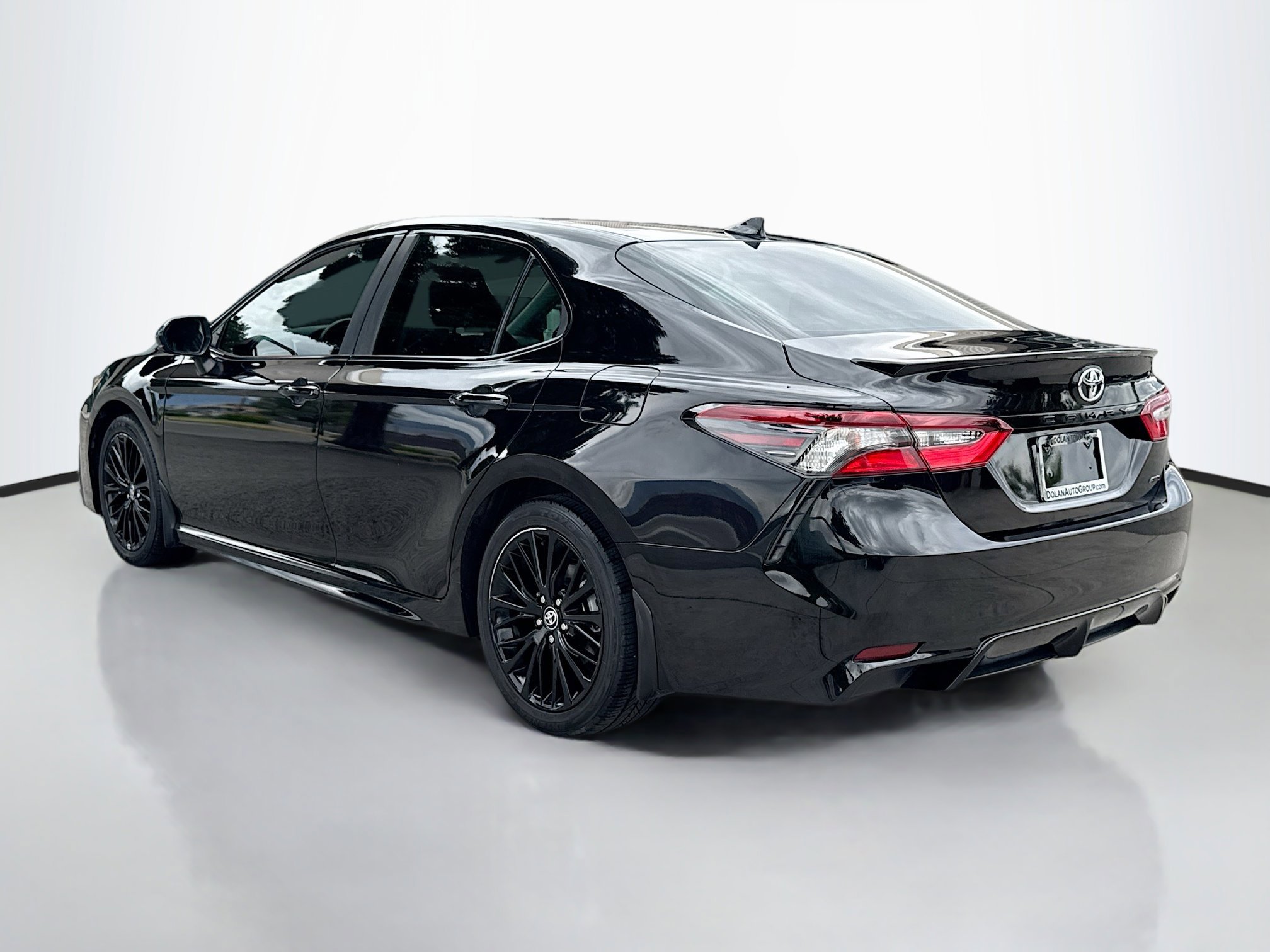 2021 Toyota Camry SE photo 3