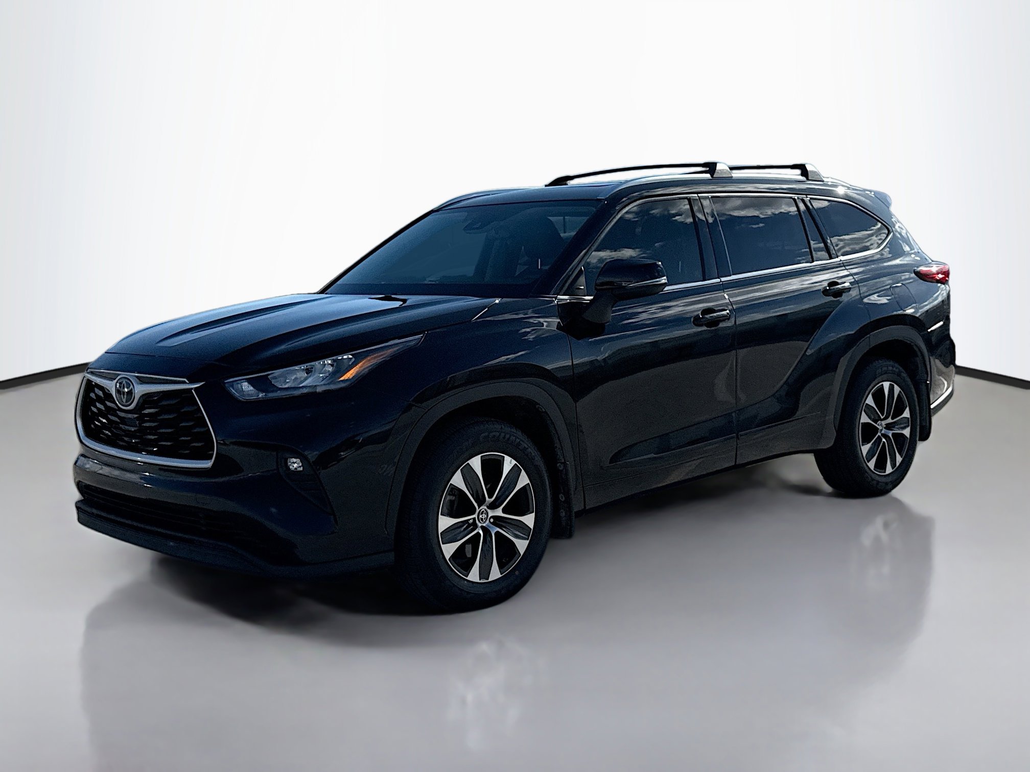 2020 Toyota Highlander XLE photo 2
