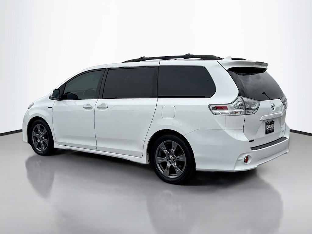 Certified 2018 Toyota Sienna SE Van Passenger Van