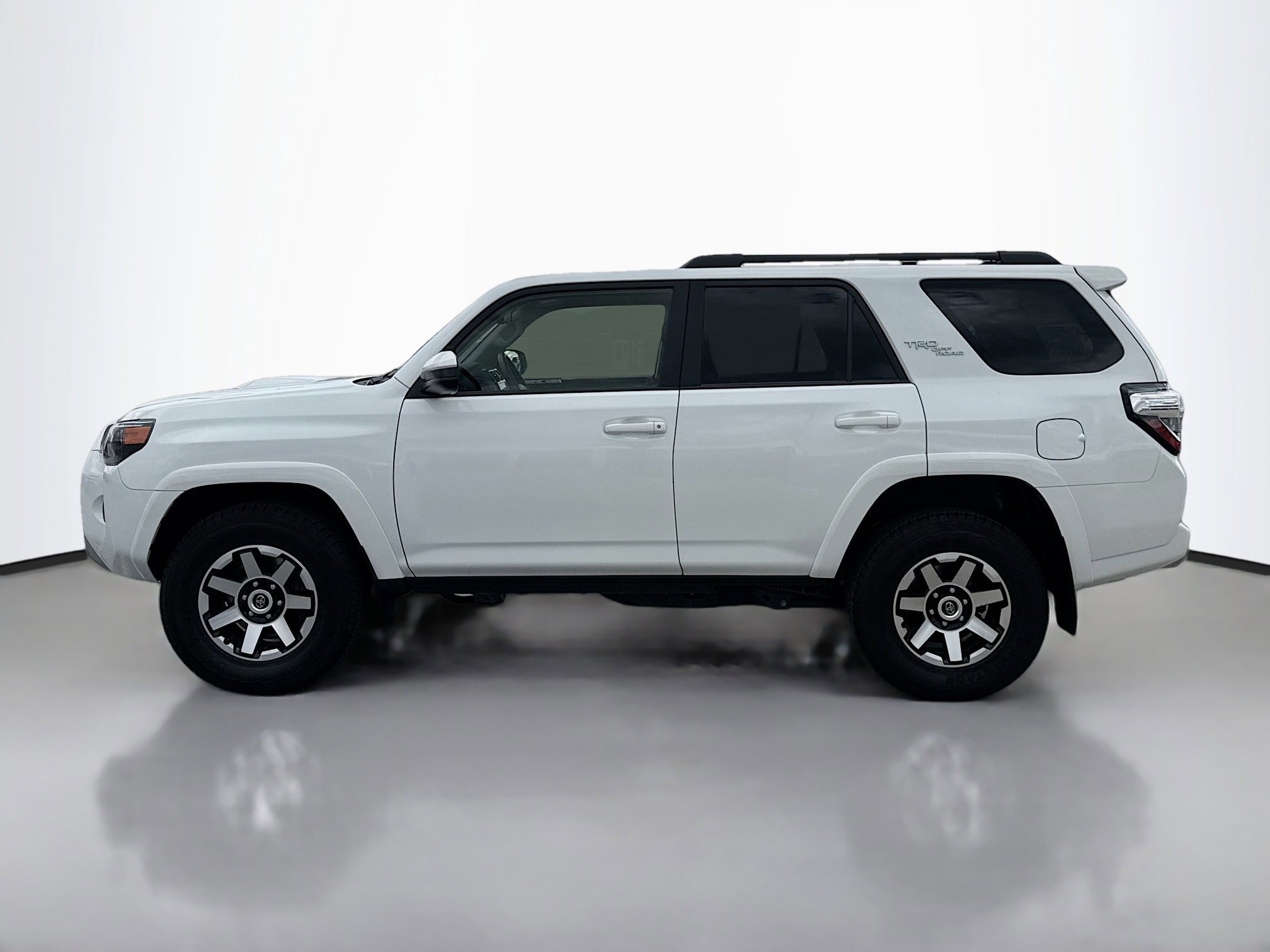 2024 Toyota 4Runner TRD Off-Road photo 2