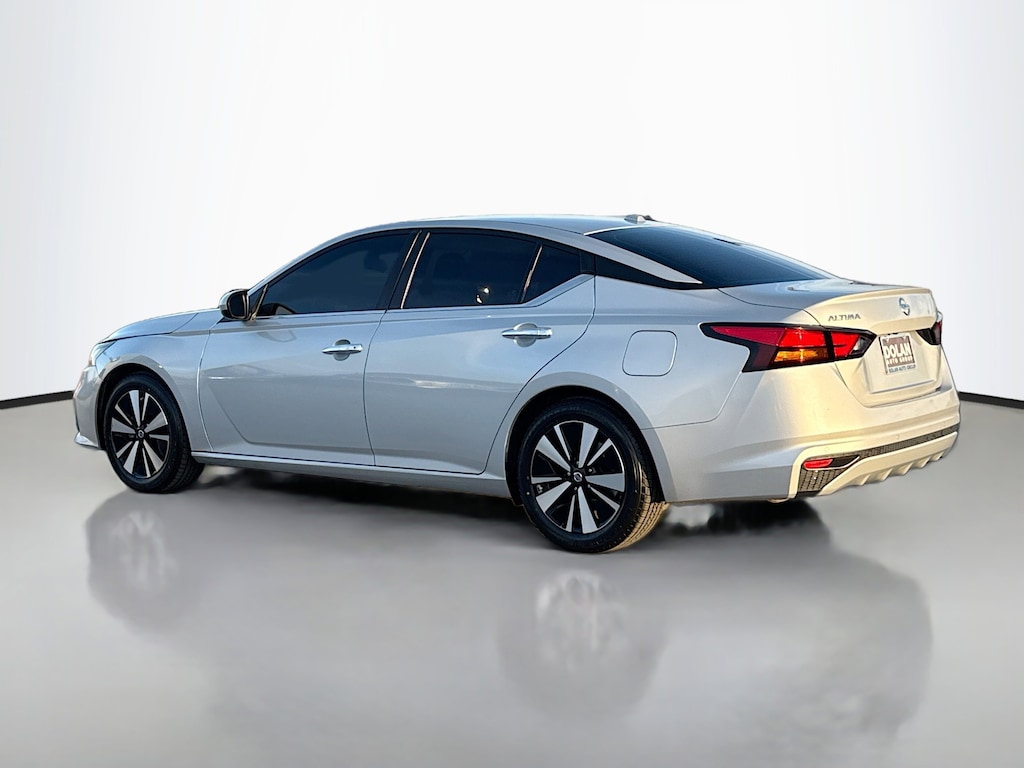 Used 2021 Nissan Altima 2.5 SV Sedan