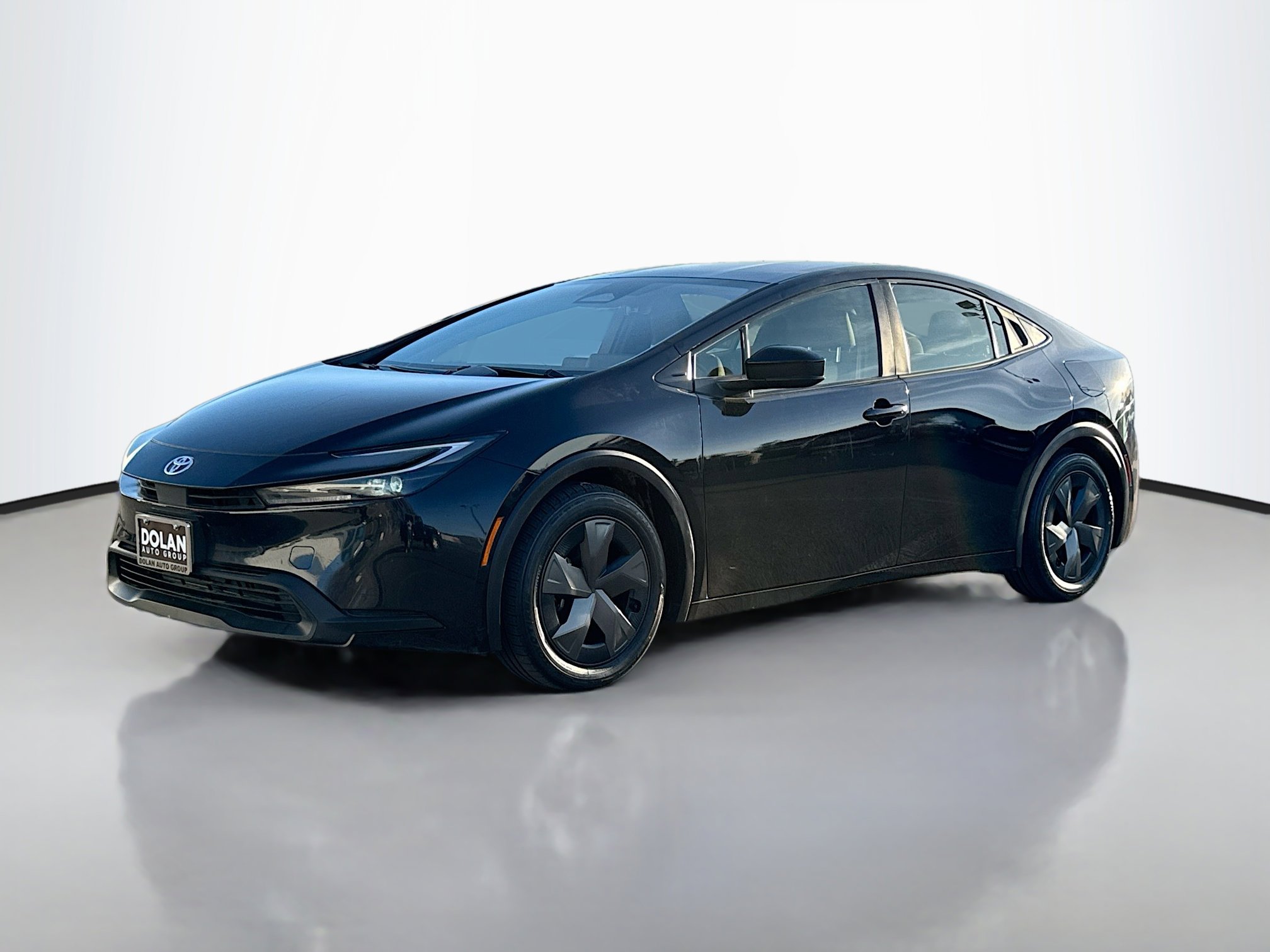 2024 Toyota Prius LE photo 2