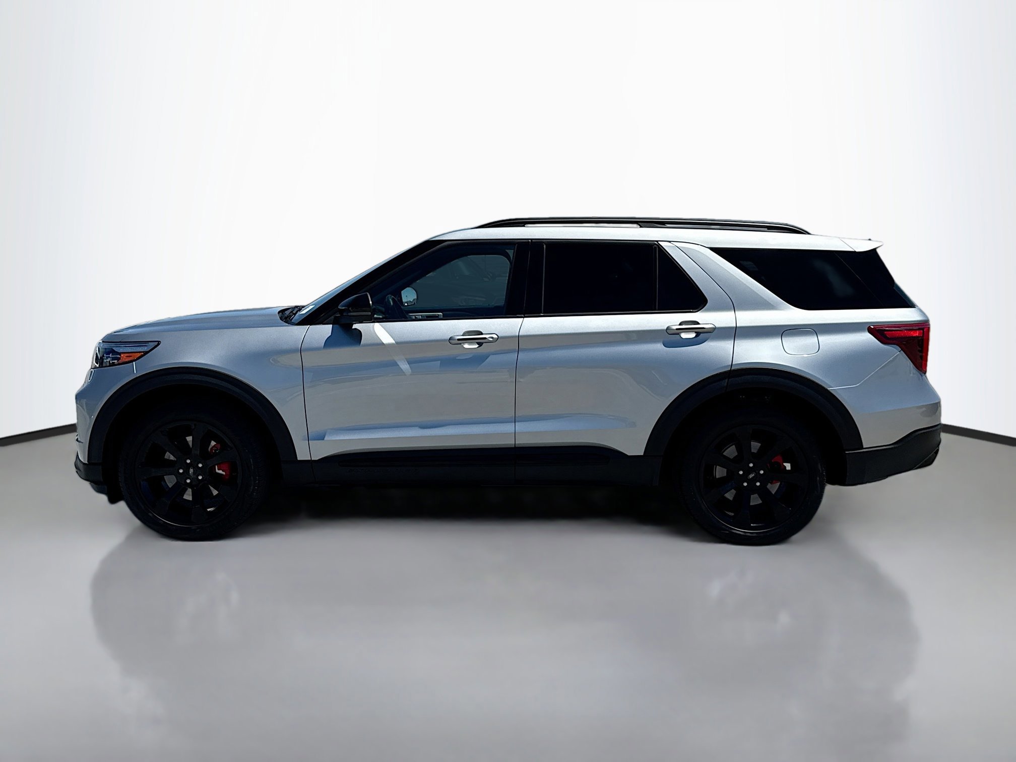 2023 Ford Explorer ST photo 2