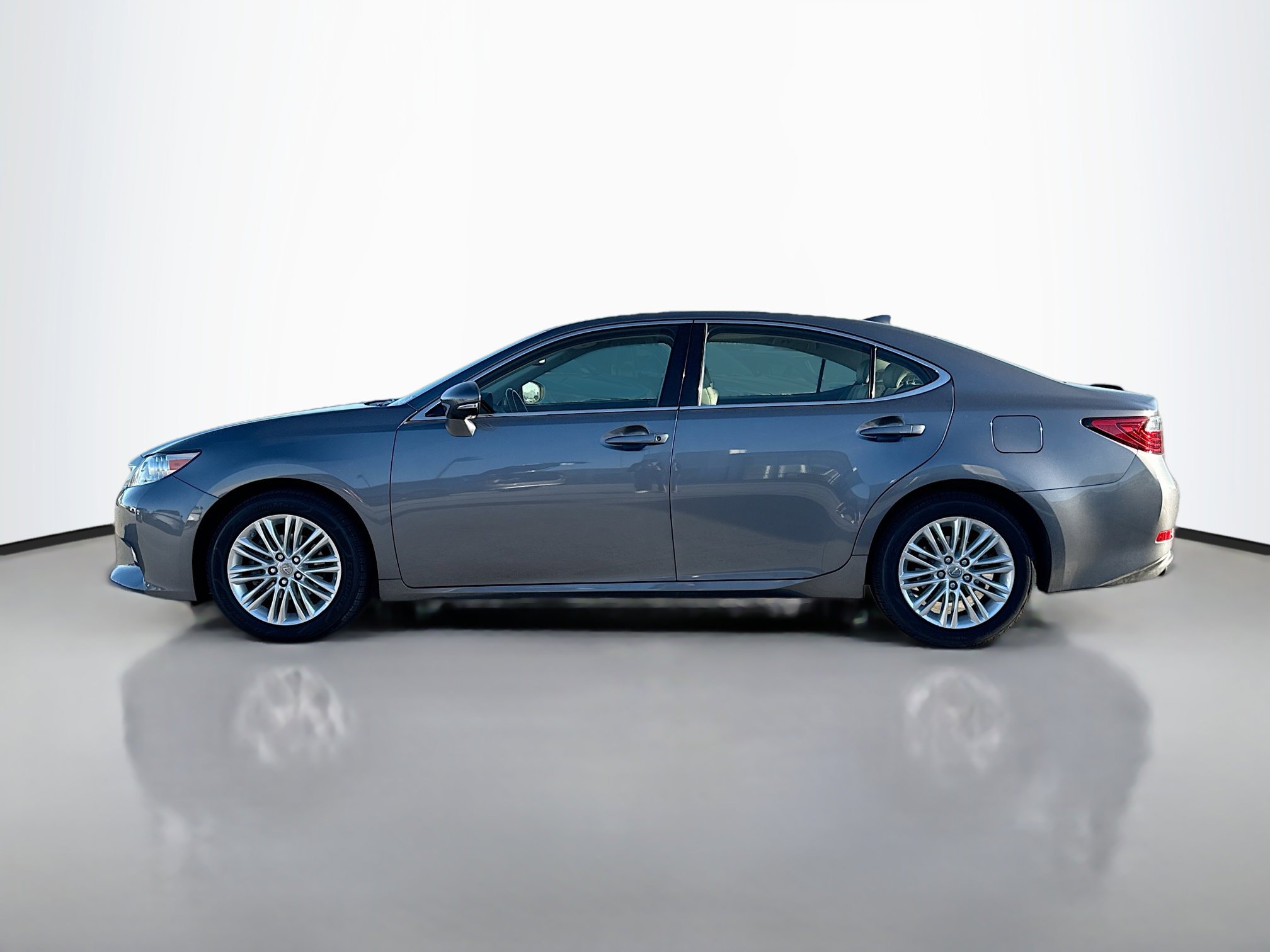 2015 Lexus ES 350 photo 3