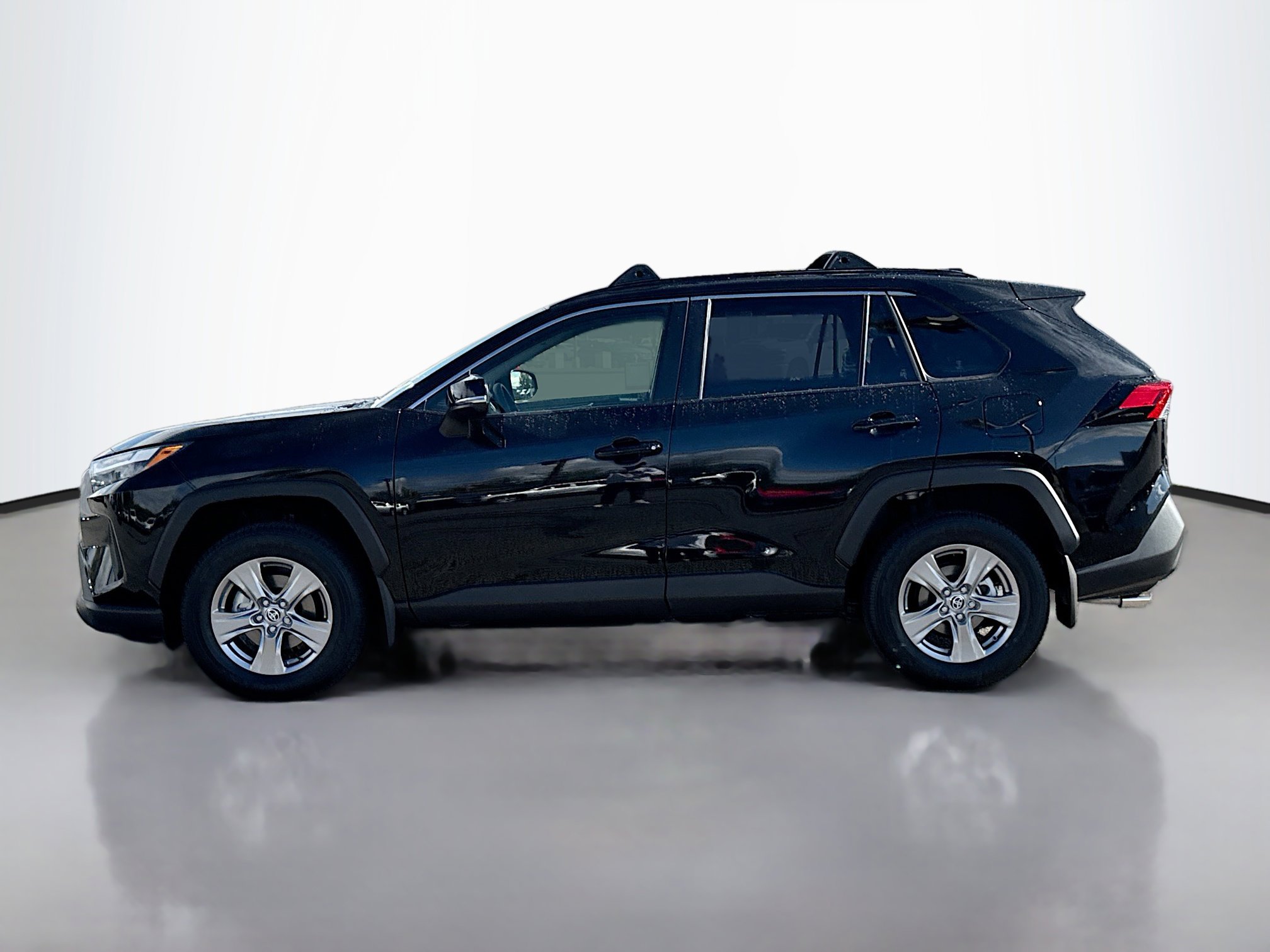 2025 Toyota RAV4 Hybrid LE photo 3