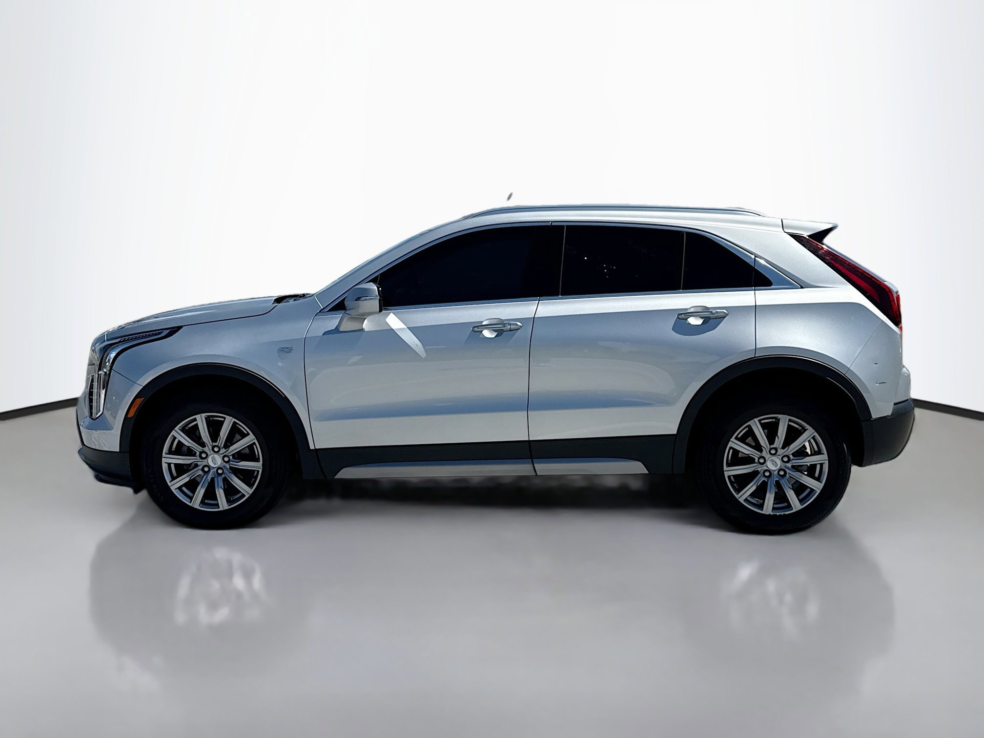 2022 Cadillac XT4 Premium Luxury photo 2