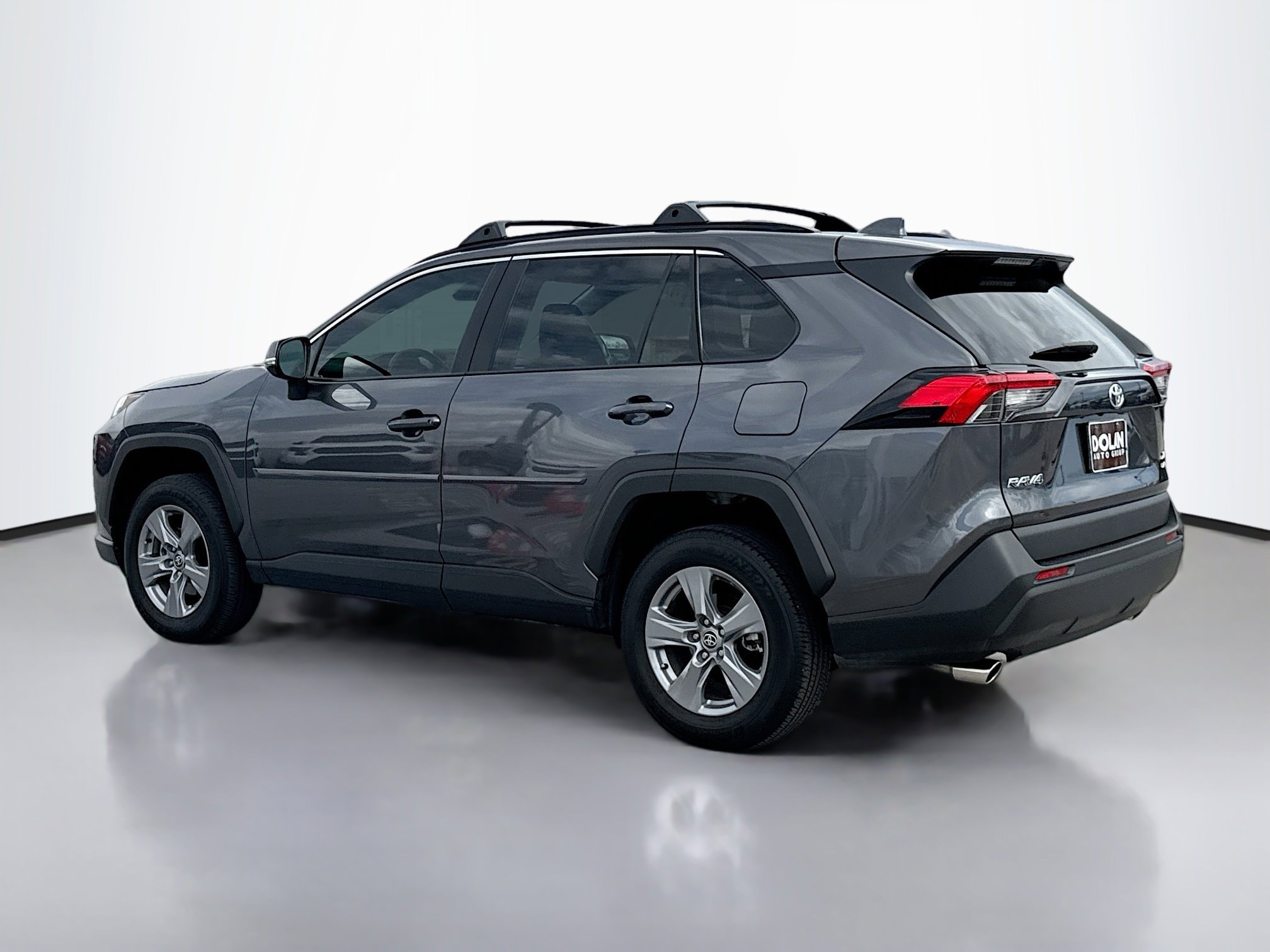 2022 Toyota RAV4 XLE photo 3