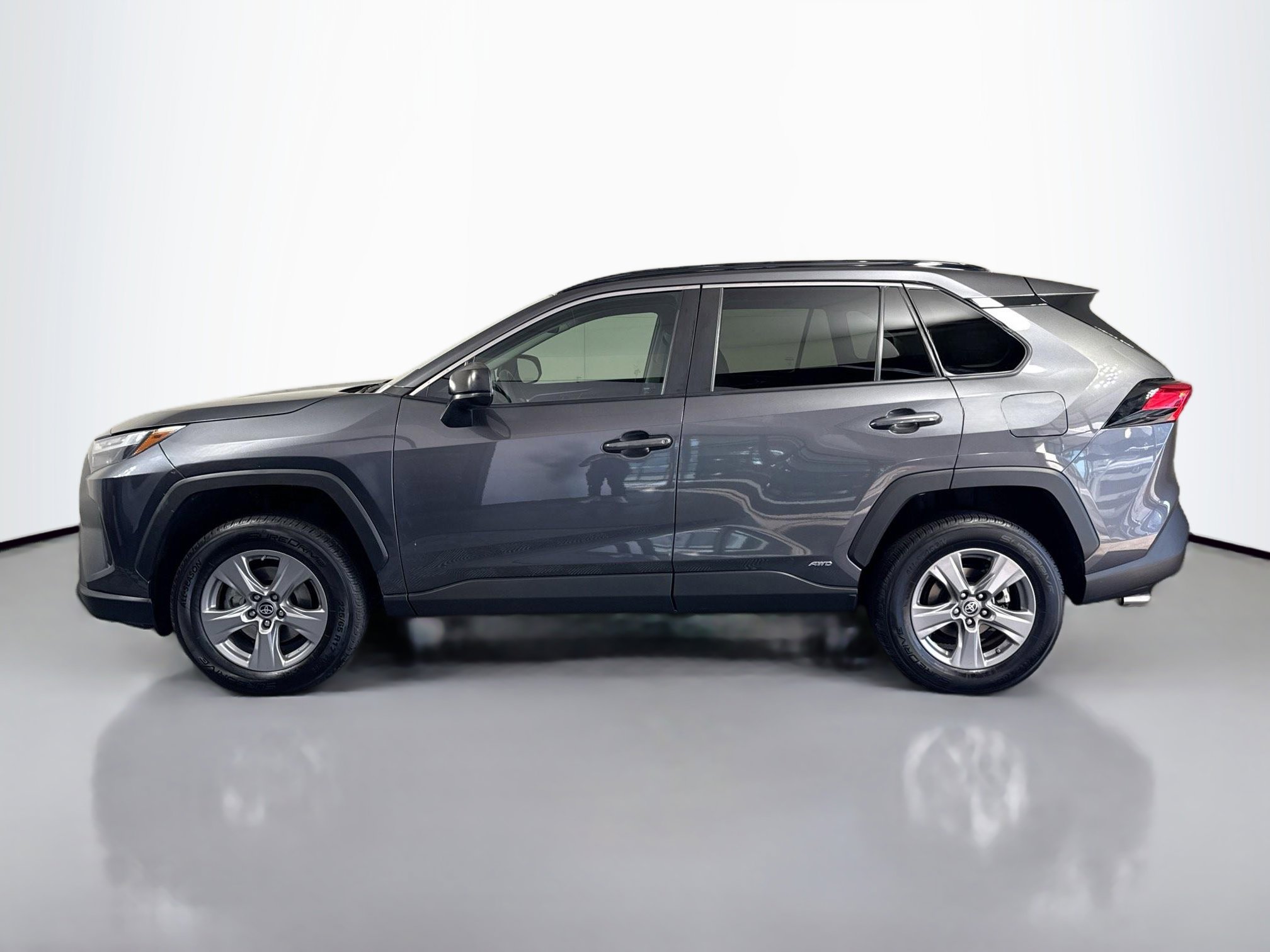 2023 Toyota RAV4 Hybrid LE photo 3