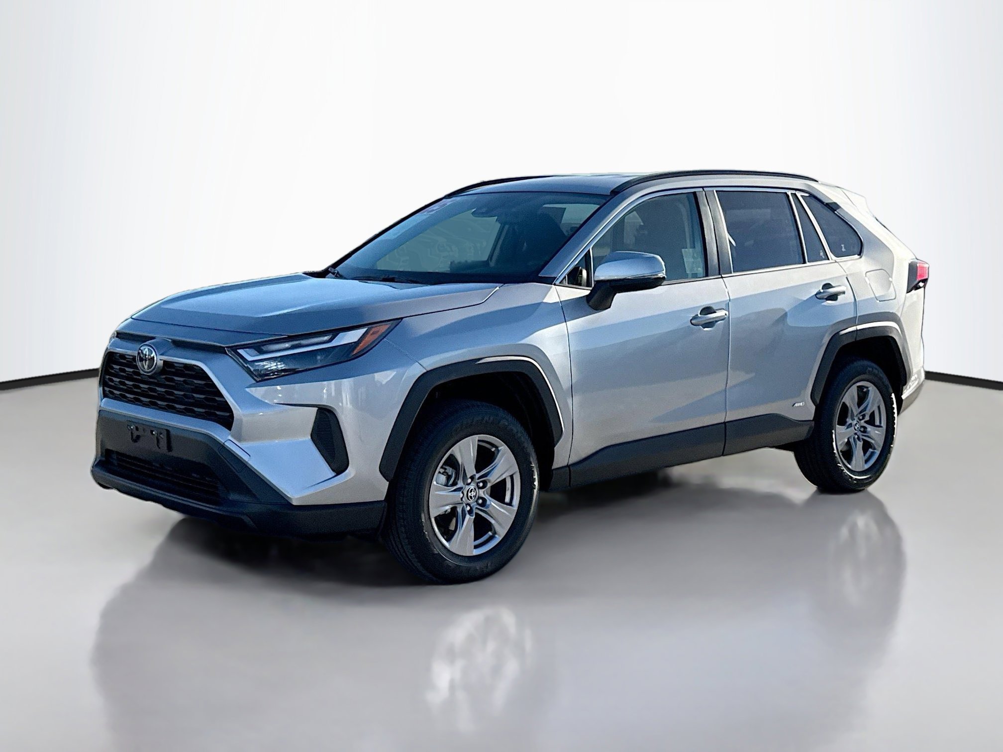 2025 Toyota RAV4 Hybrid LE photo 2