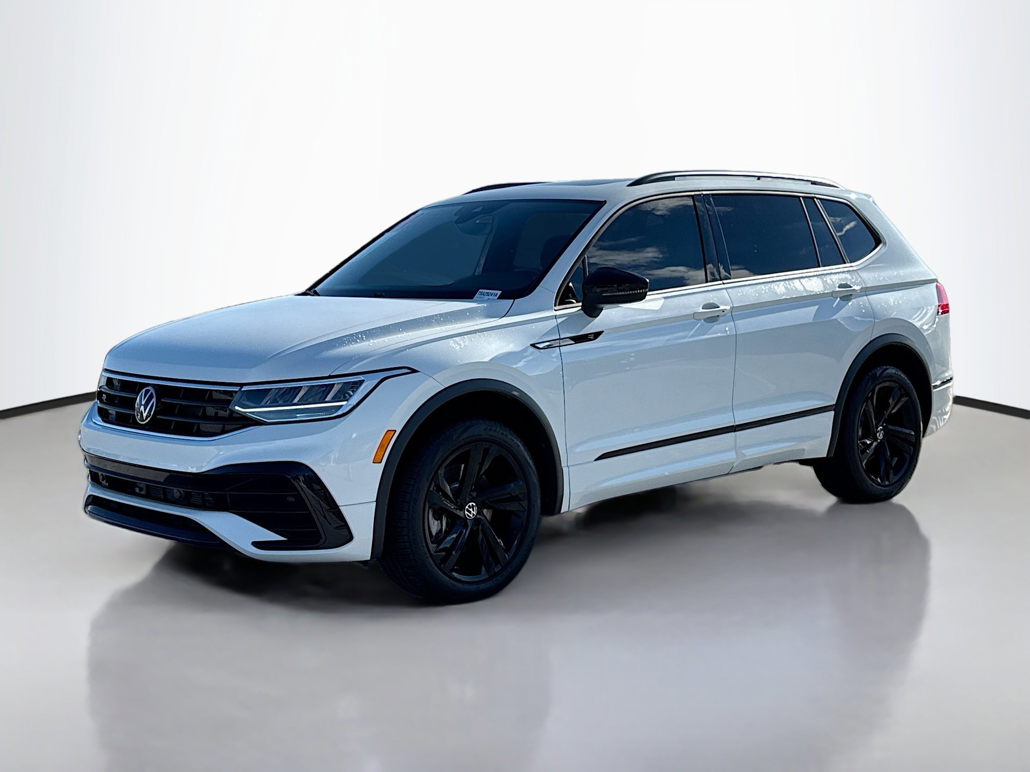 2024 Volkswagen Tiguan SE R-Line Black photo 4