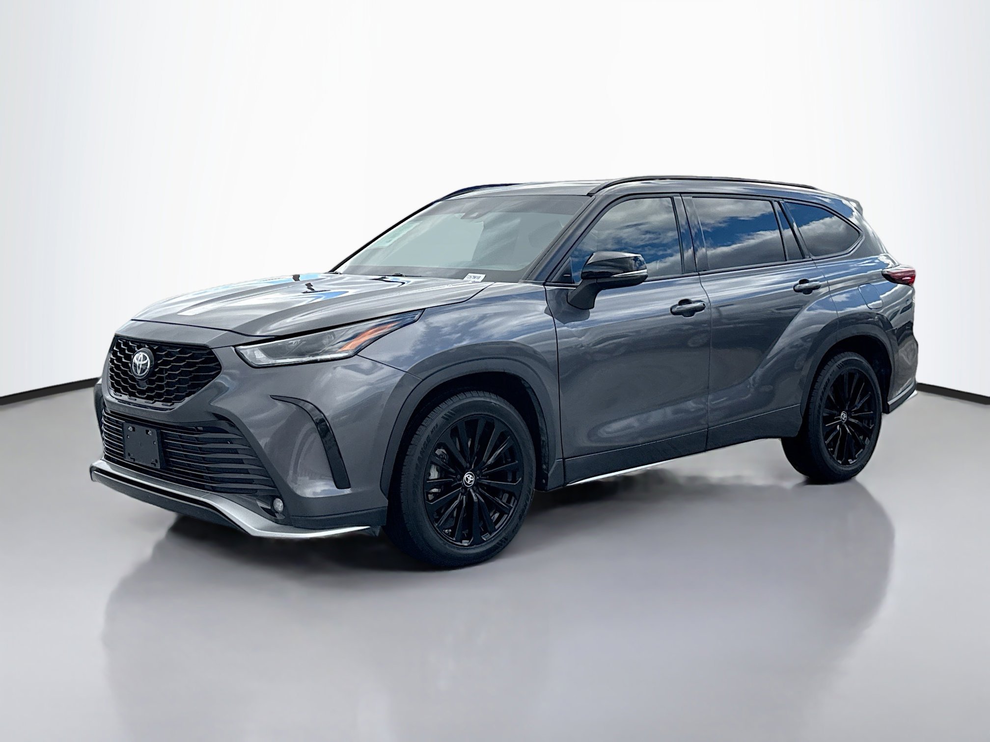 2024 Toyota Highlander XSE photo 2