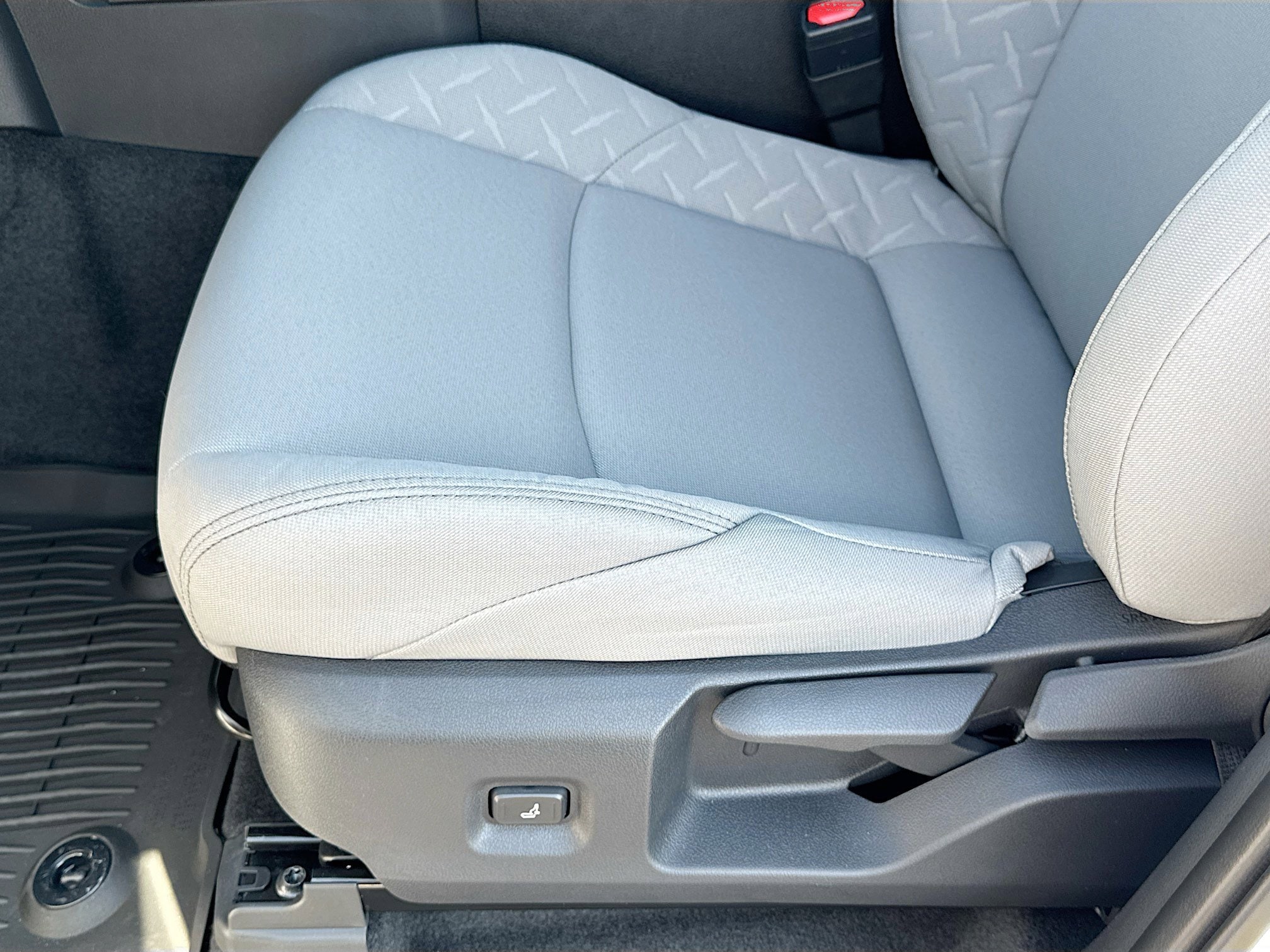 2025 Toyota Tacoma SR5 - Photo 25