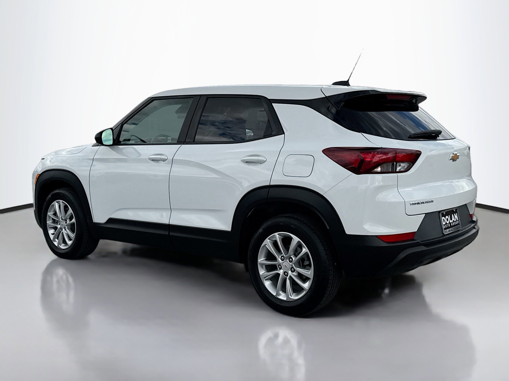 2024 Chevrolet Trailblazer LS photo 3