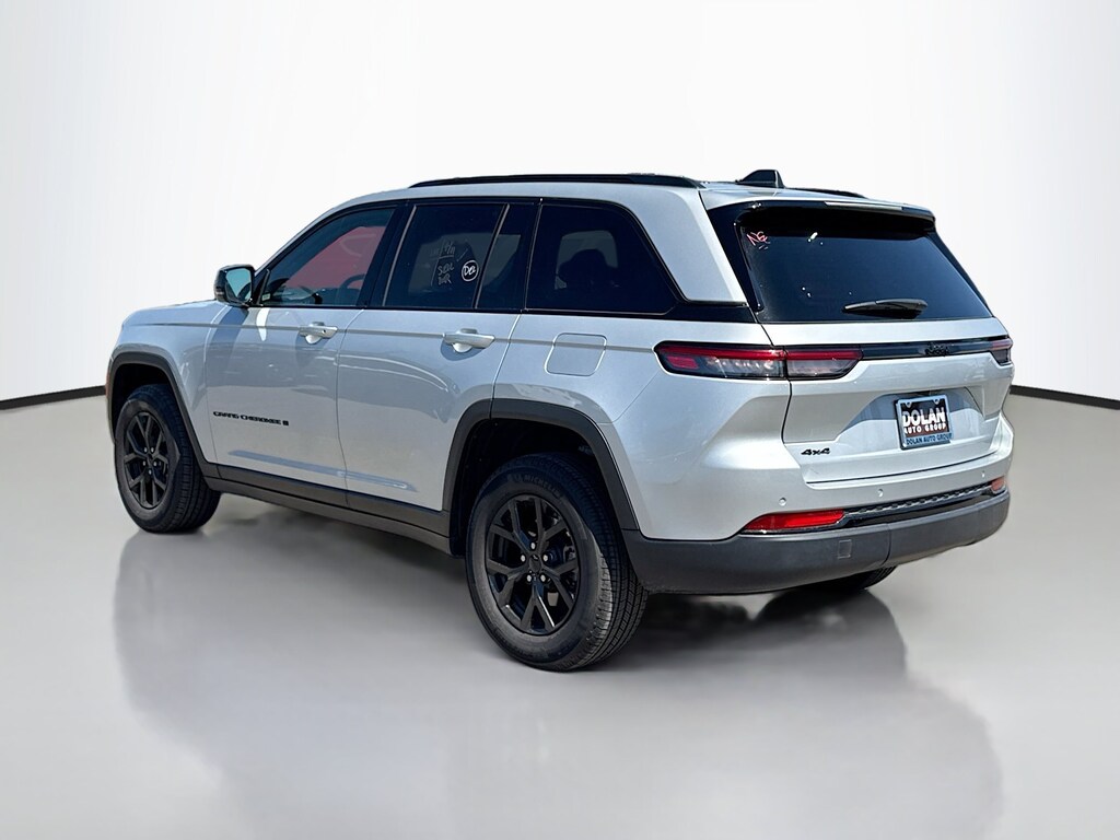 Used 2025 Jeep Grand Cherokee Altitude SUV