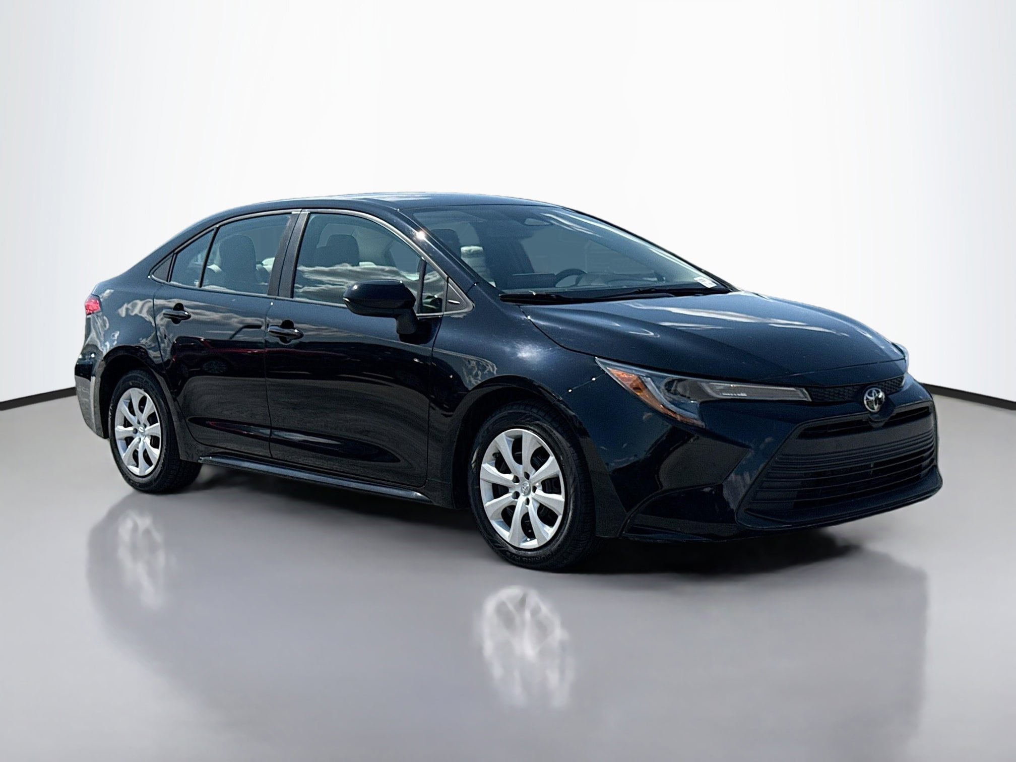 Used 2023 Toyota Corolla LE with VIN 5YFB4MDE1PP013723 for sale in Northfield, Minnesota