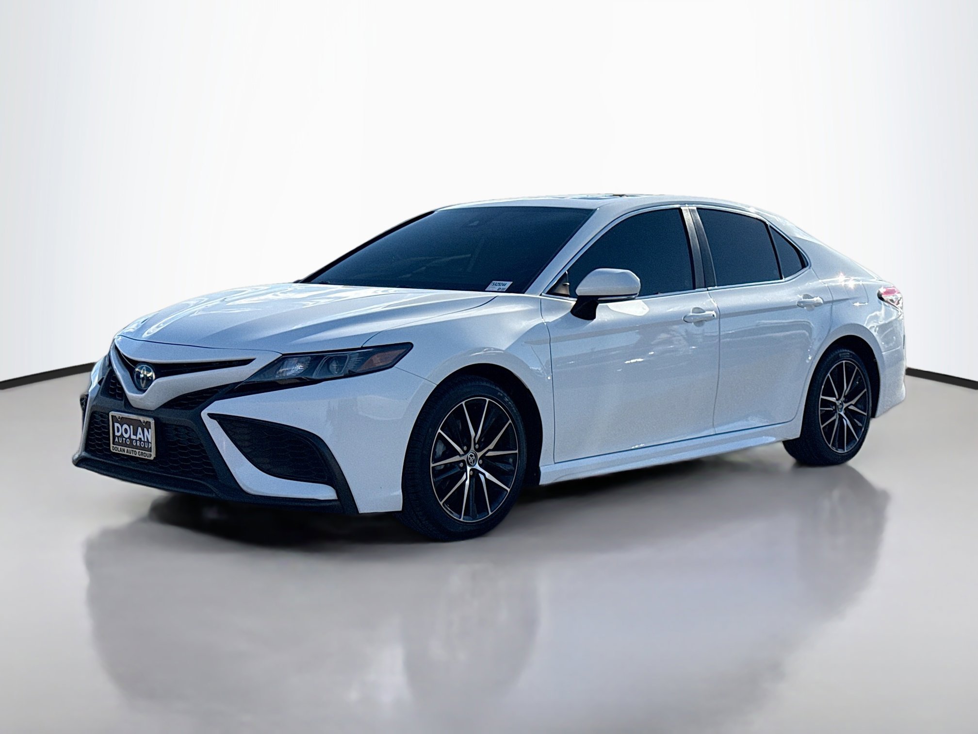 2023 Toyota Camry Hybrid SE photo 2