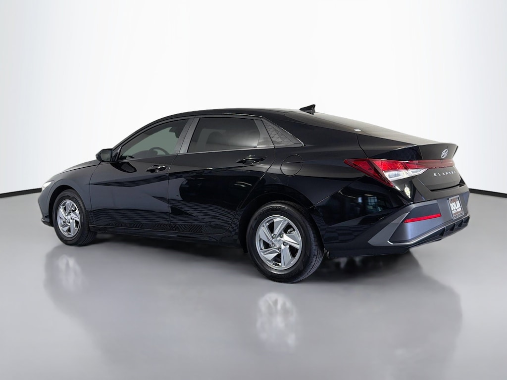 Used 2025 Hyundai Elantra SE Sedan