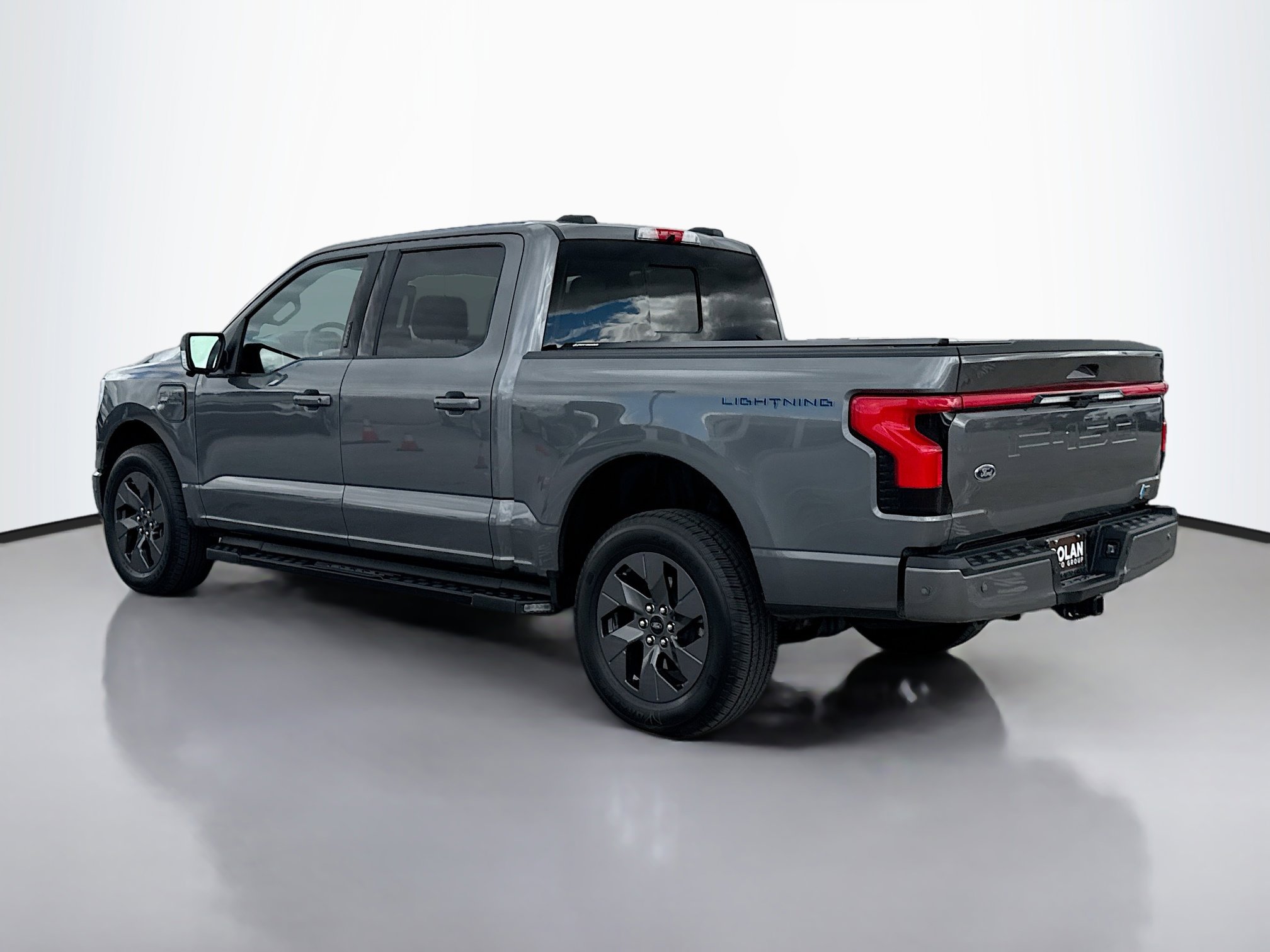 2022 Ford F-150 Lightning Lariat photo 3
