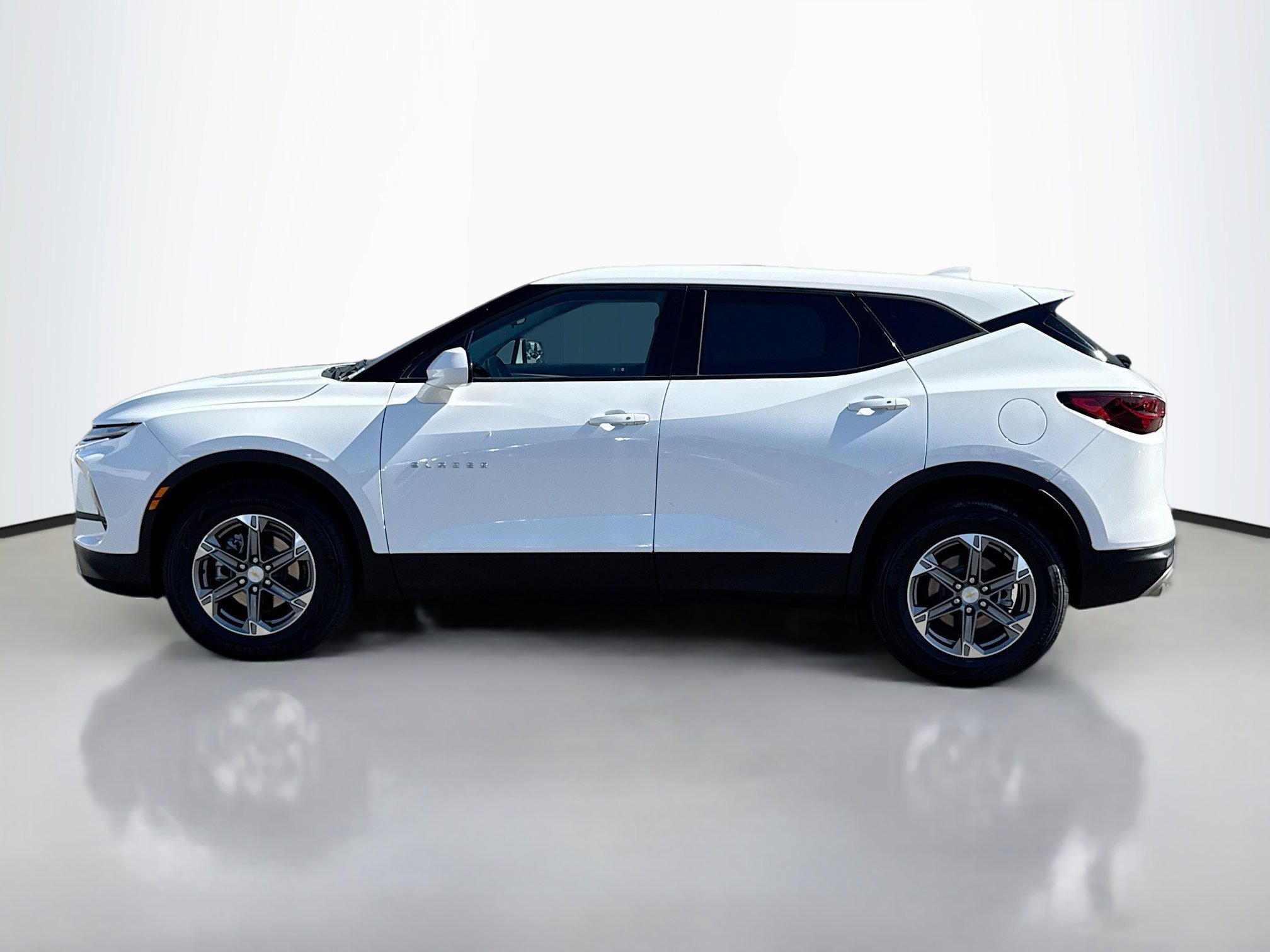 2023 Chevrolet Blazer 2LT photo 2
