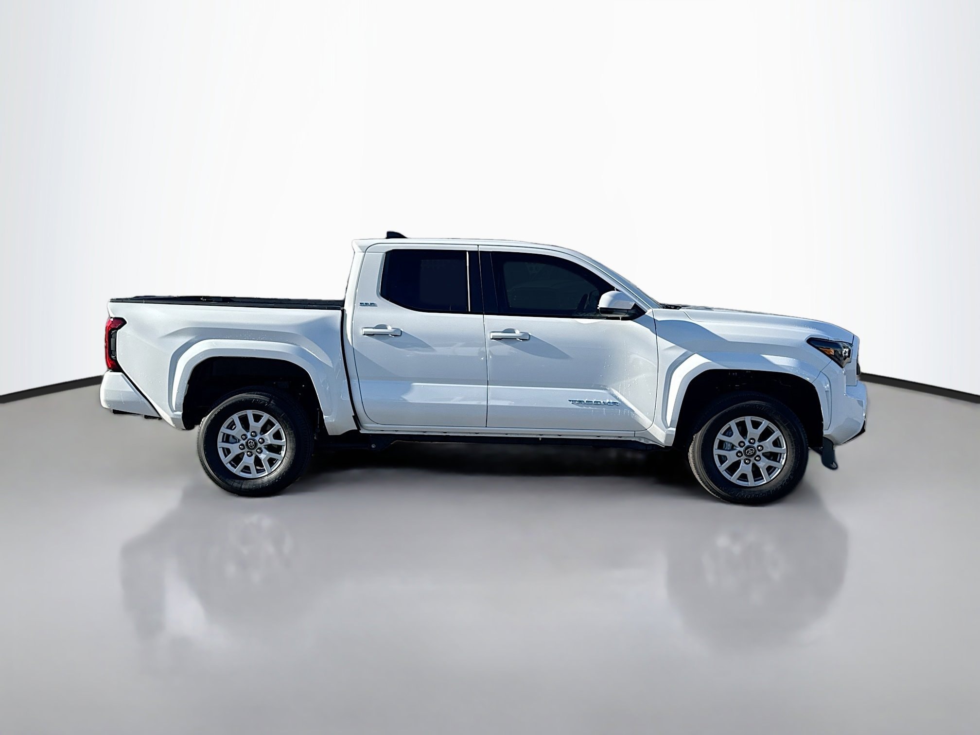 2025 Toyota Tacoma SR5 - Photo 6