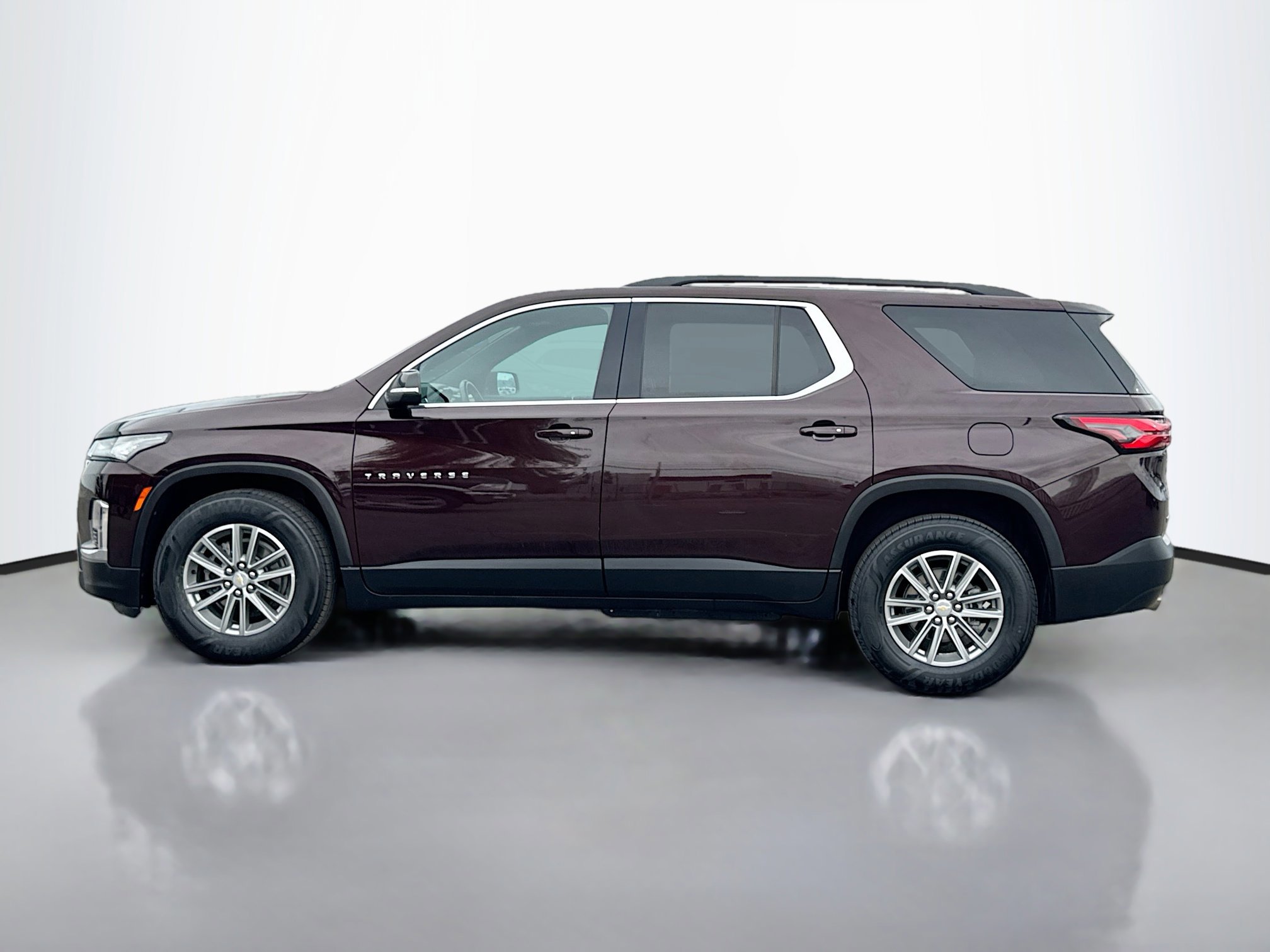 2023 Chevrolet Traverse photo 2