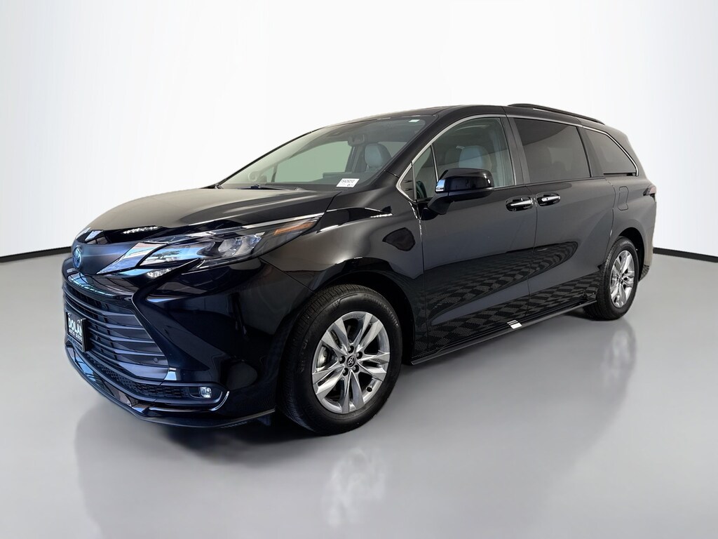 Used 2025 Toyota Sienna XLE Van Passenger Van