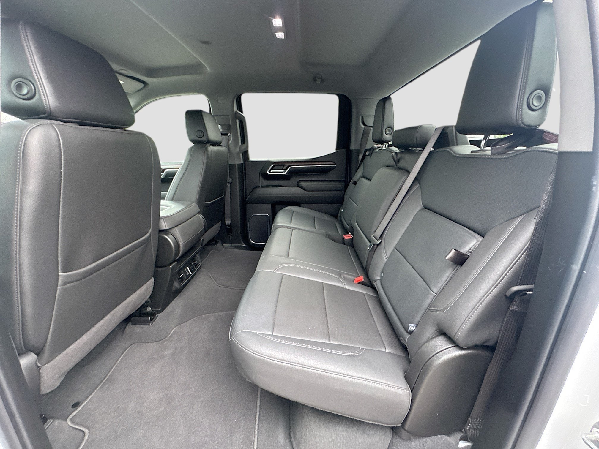 2024 GMC Sierra 1500 SLT - Photo 10