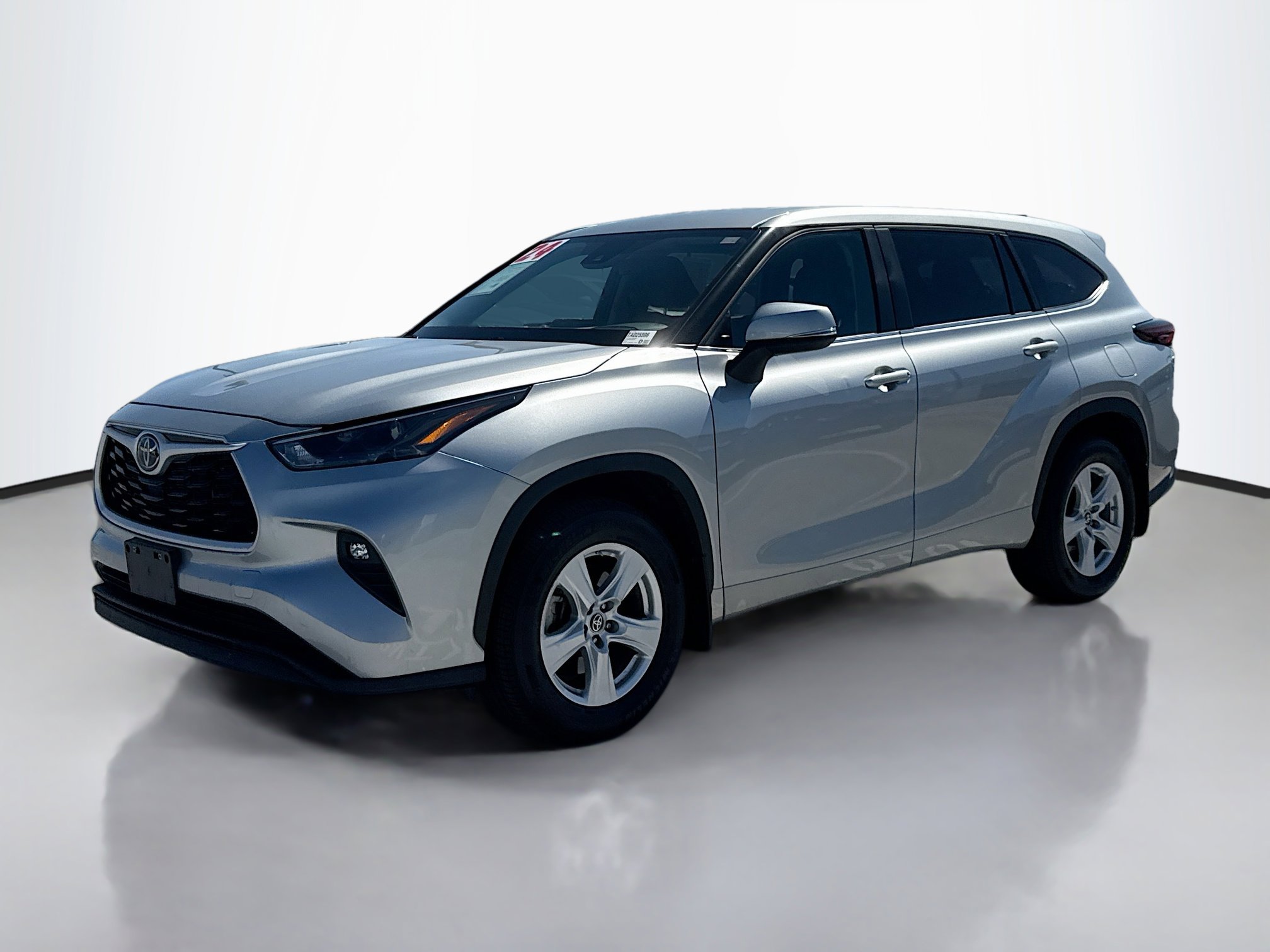 2024 Toyota Highlander LE photo 2