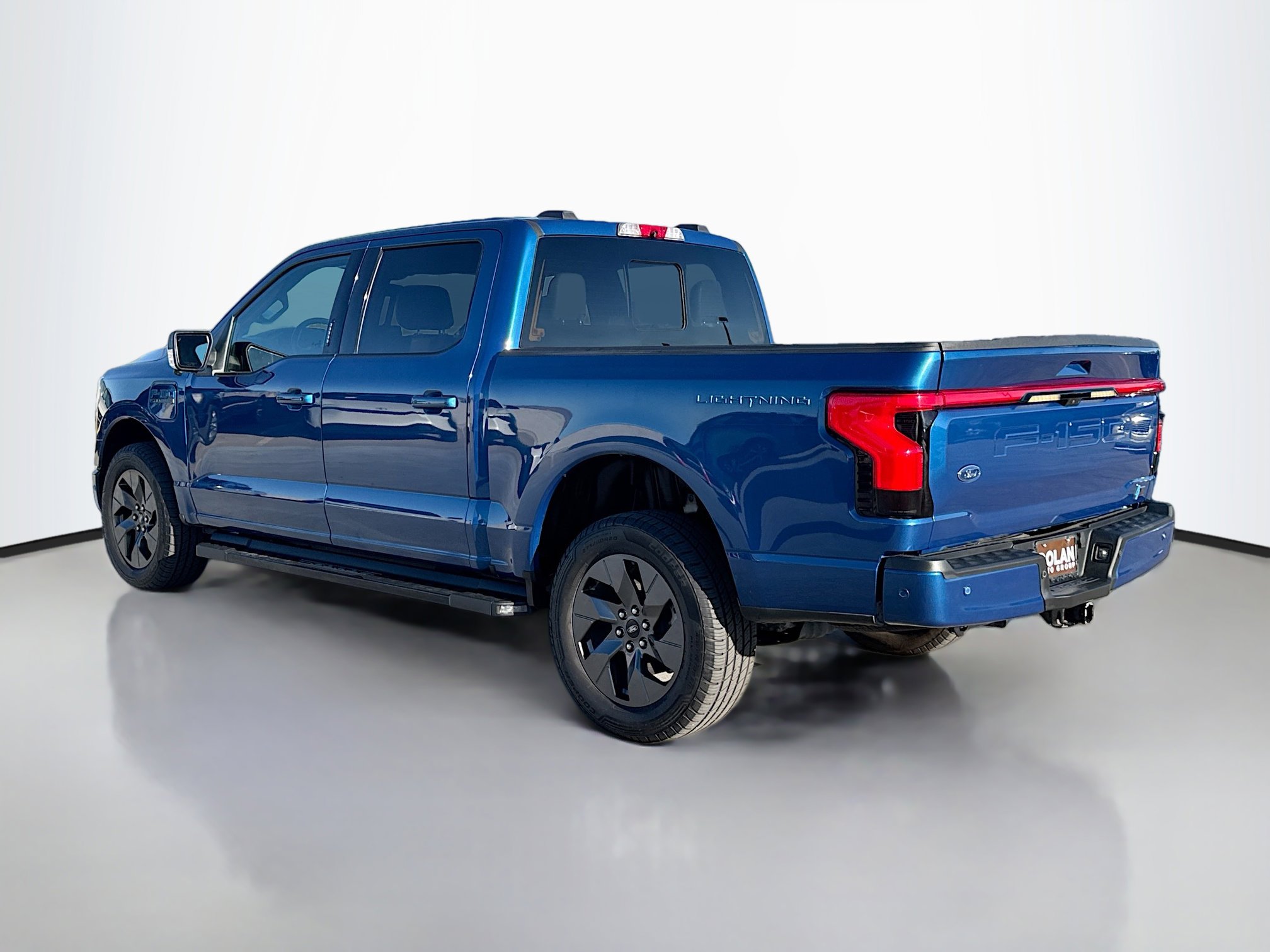 2022 Ford F-150 Lightning Lariat photo 4